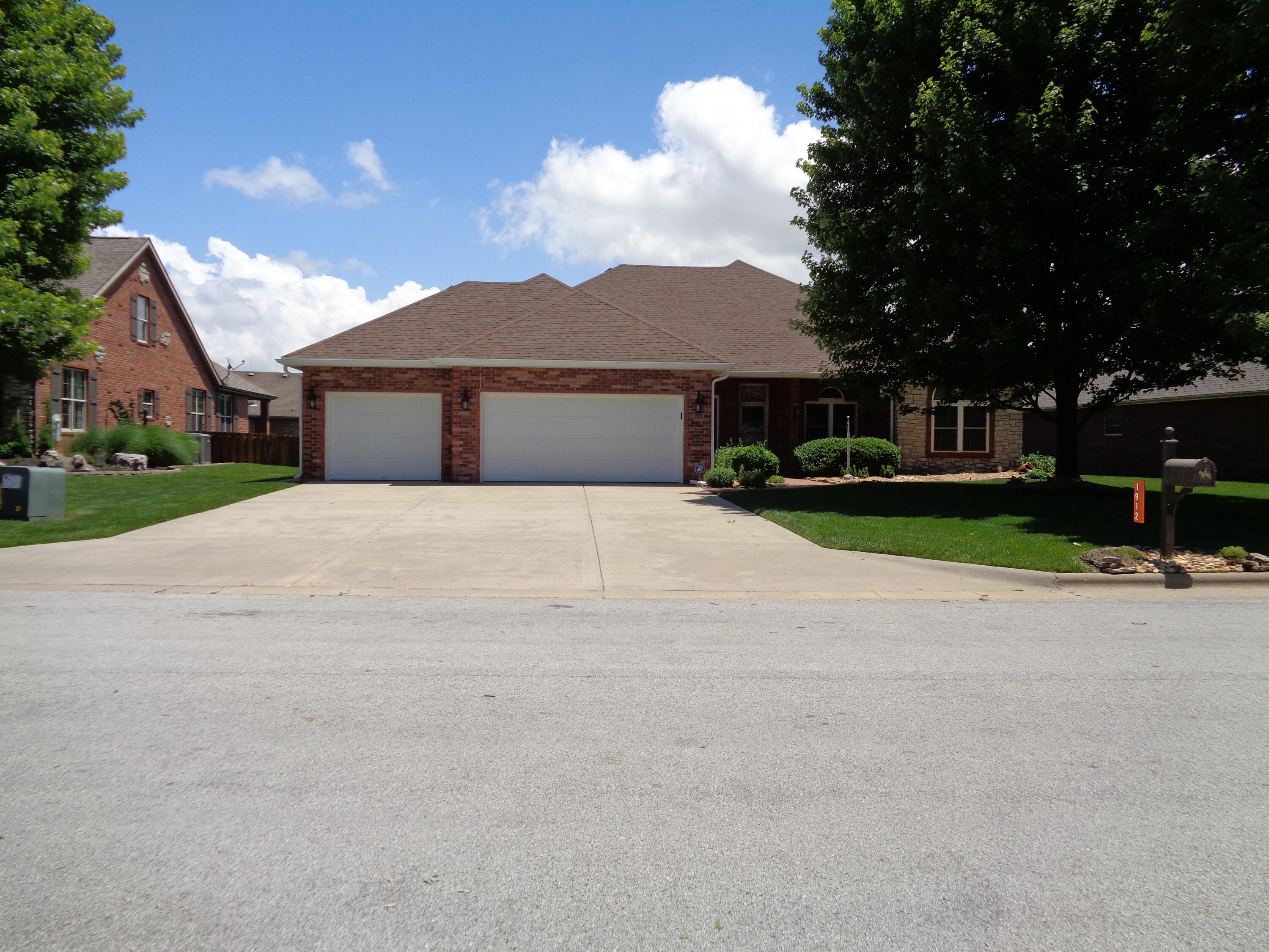 1912 North Winfield Drive Property Photo 3