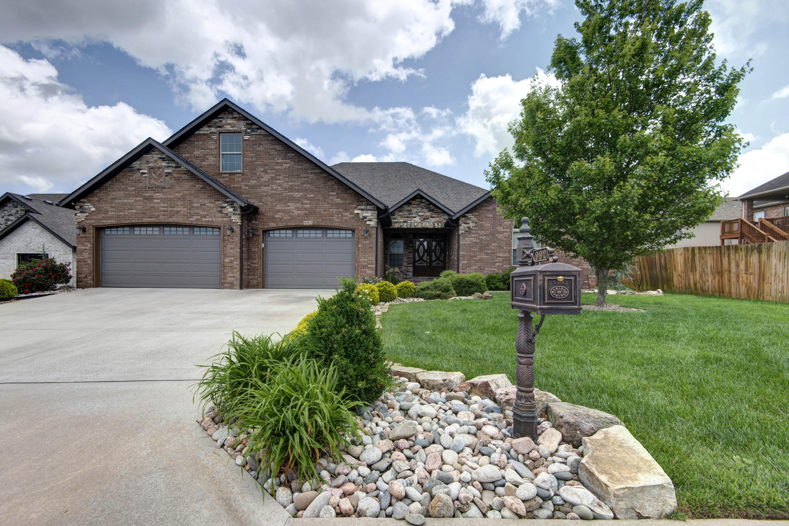 992 North Cedar Ridge Avenue Property Photo