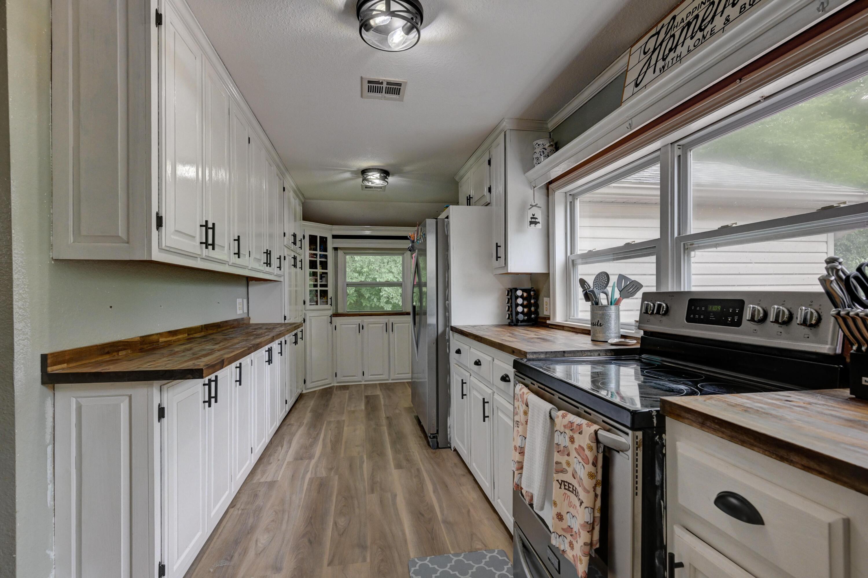 19324 Highway 60 Property Photo 11