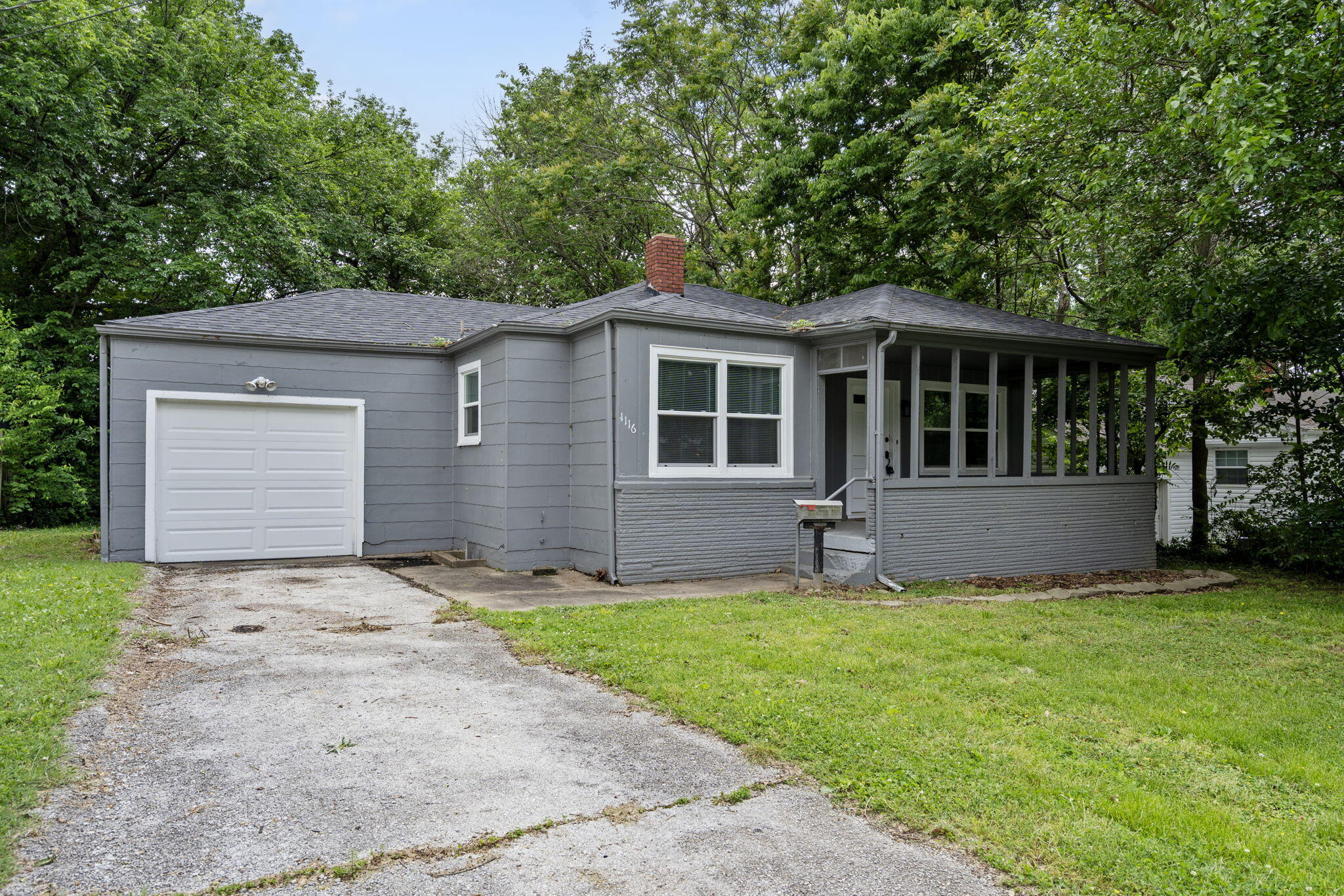 1116 West University Street Property Photo 2