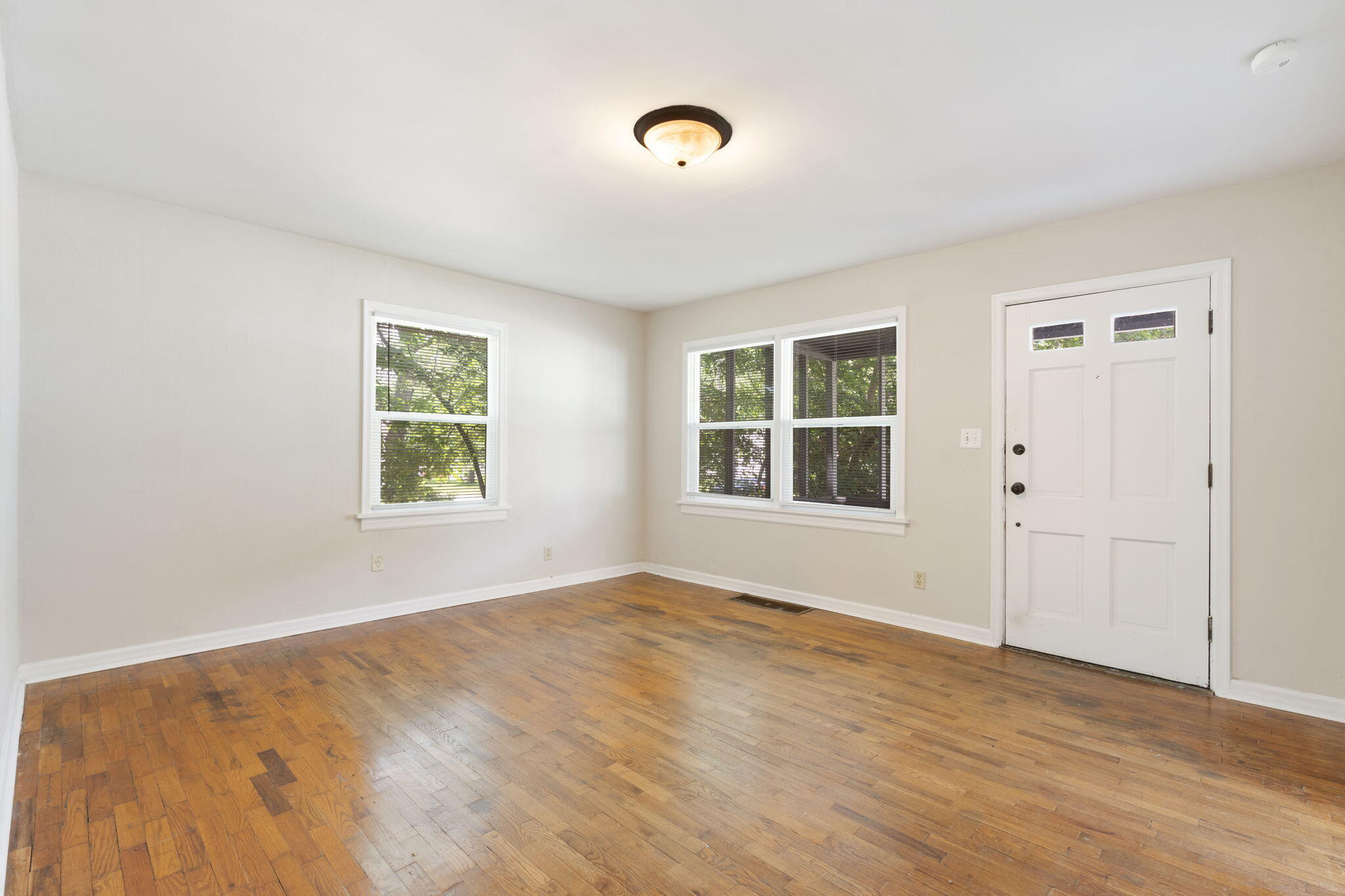 1116 West University Street Property Photo 5