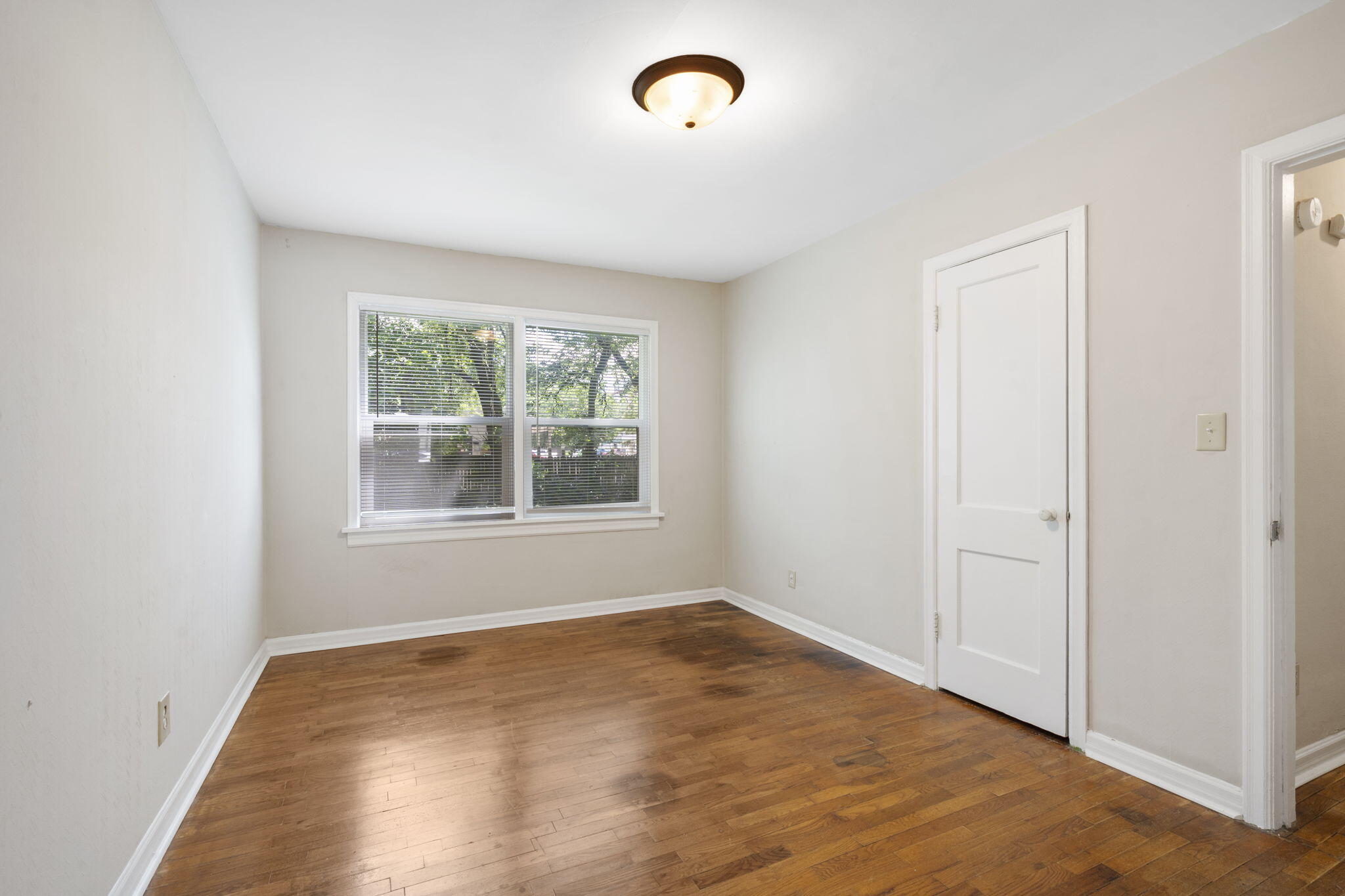 1116 West University Street Property Photo 14
