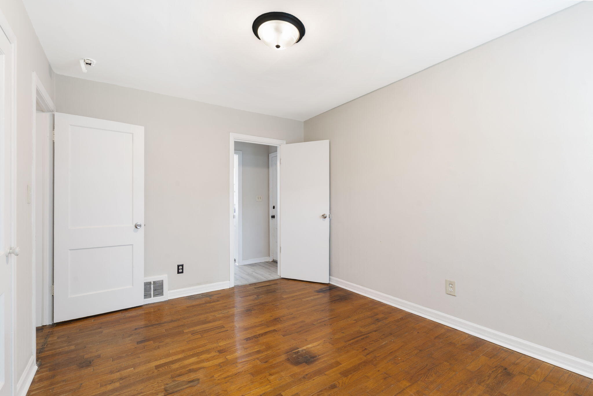 1116 West University Street Property Photo 15