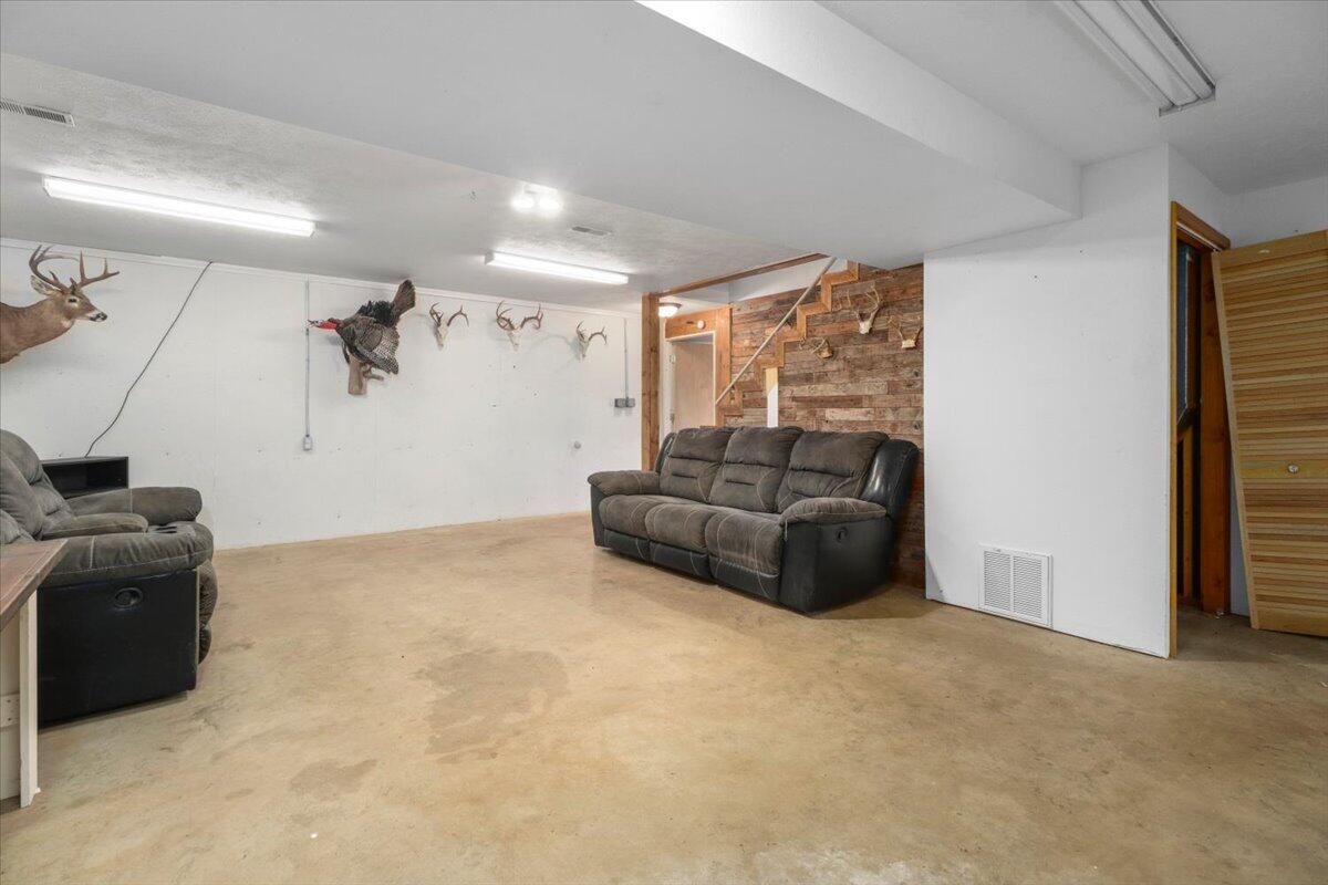 12305 Ad Highway Property Photo 24
