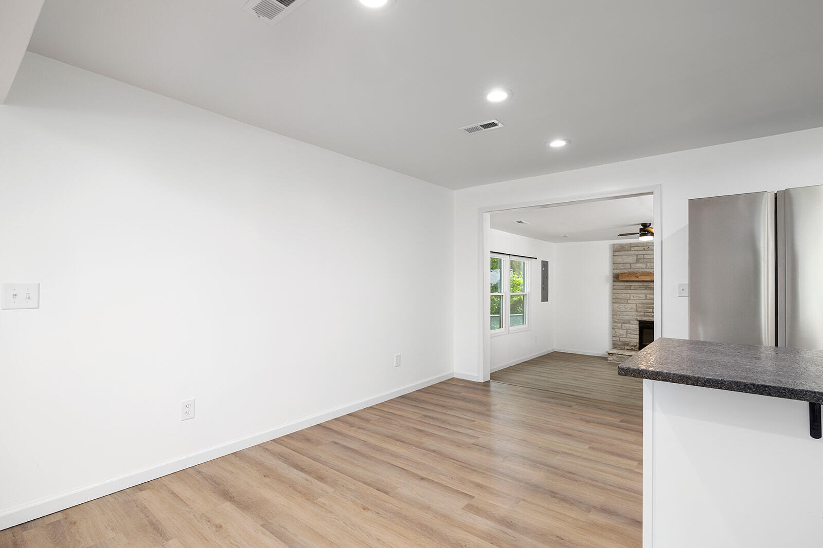 3304 South Pinehurst Avenue Property Photo 8