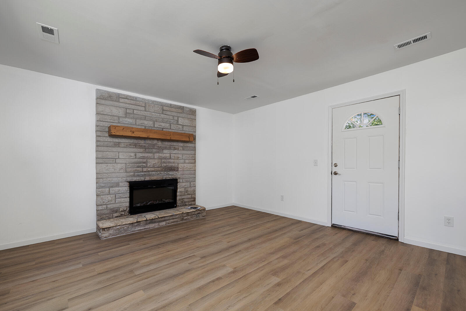 3304 South Pinehurst Avenue Property Photo 10