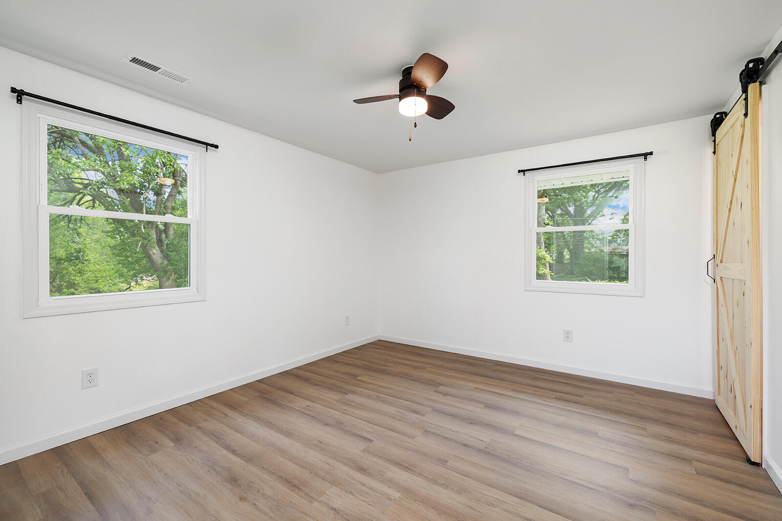 3304 South Pinehurst Avenue Property Photo 14