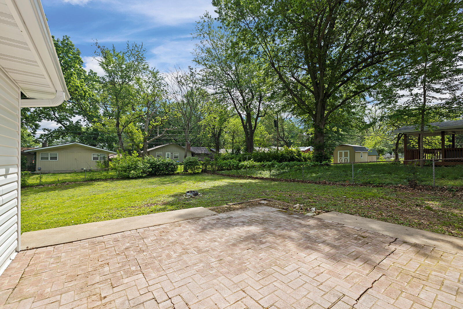 3304 South Pinehurst Avenue Property Photo 24