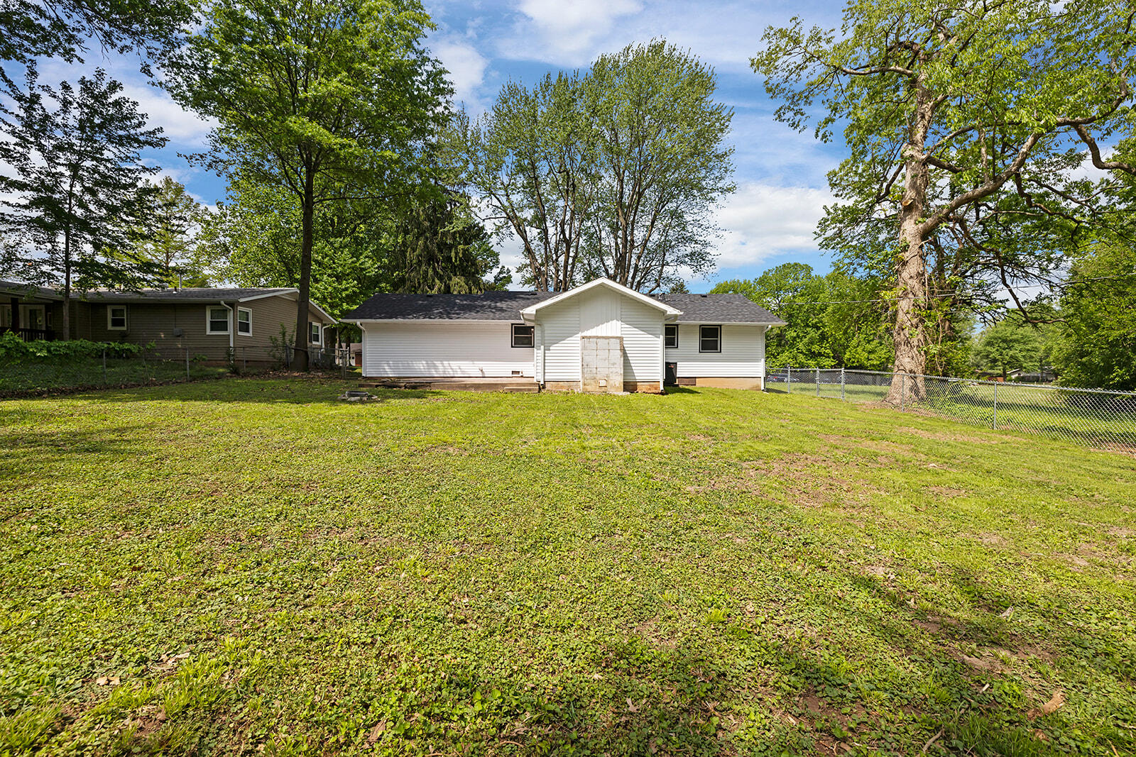 3304 South Pinehurst Avenue Property Photo 27