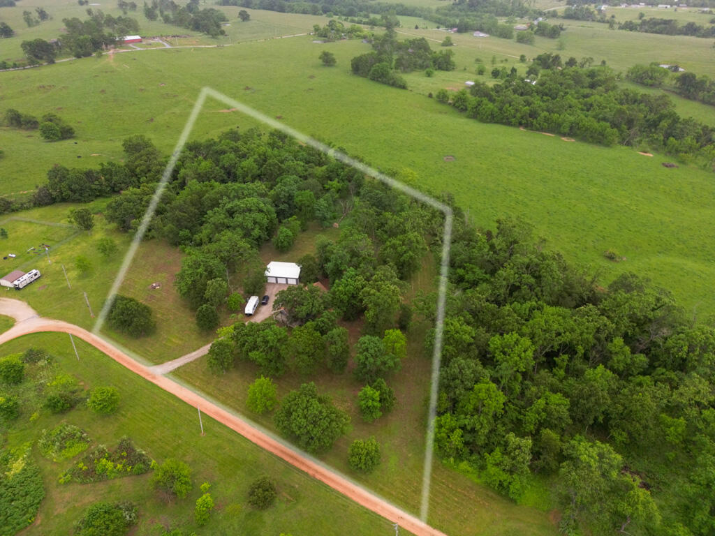 16944 Private Road 1086 Property Photo 3