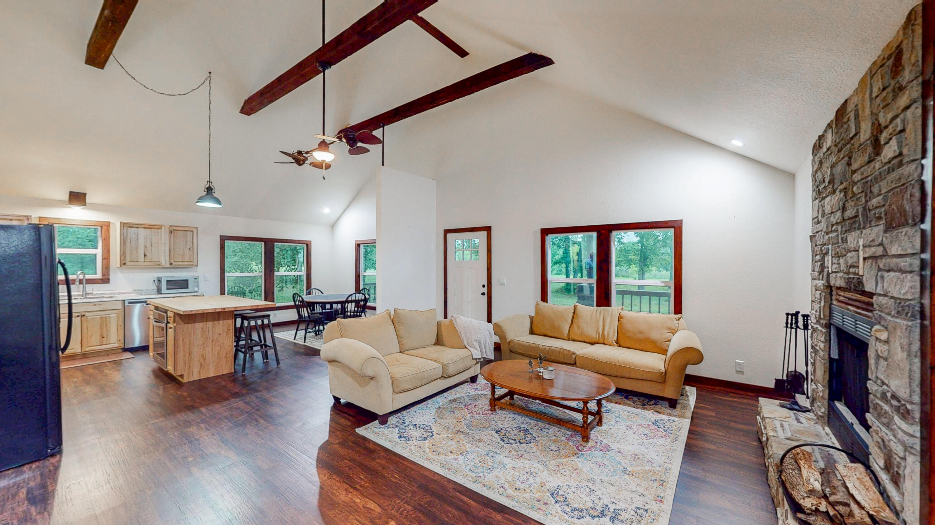 16944 Private Road 1086 Property Photo 4