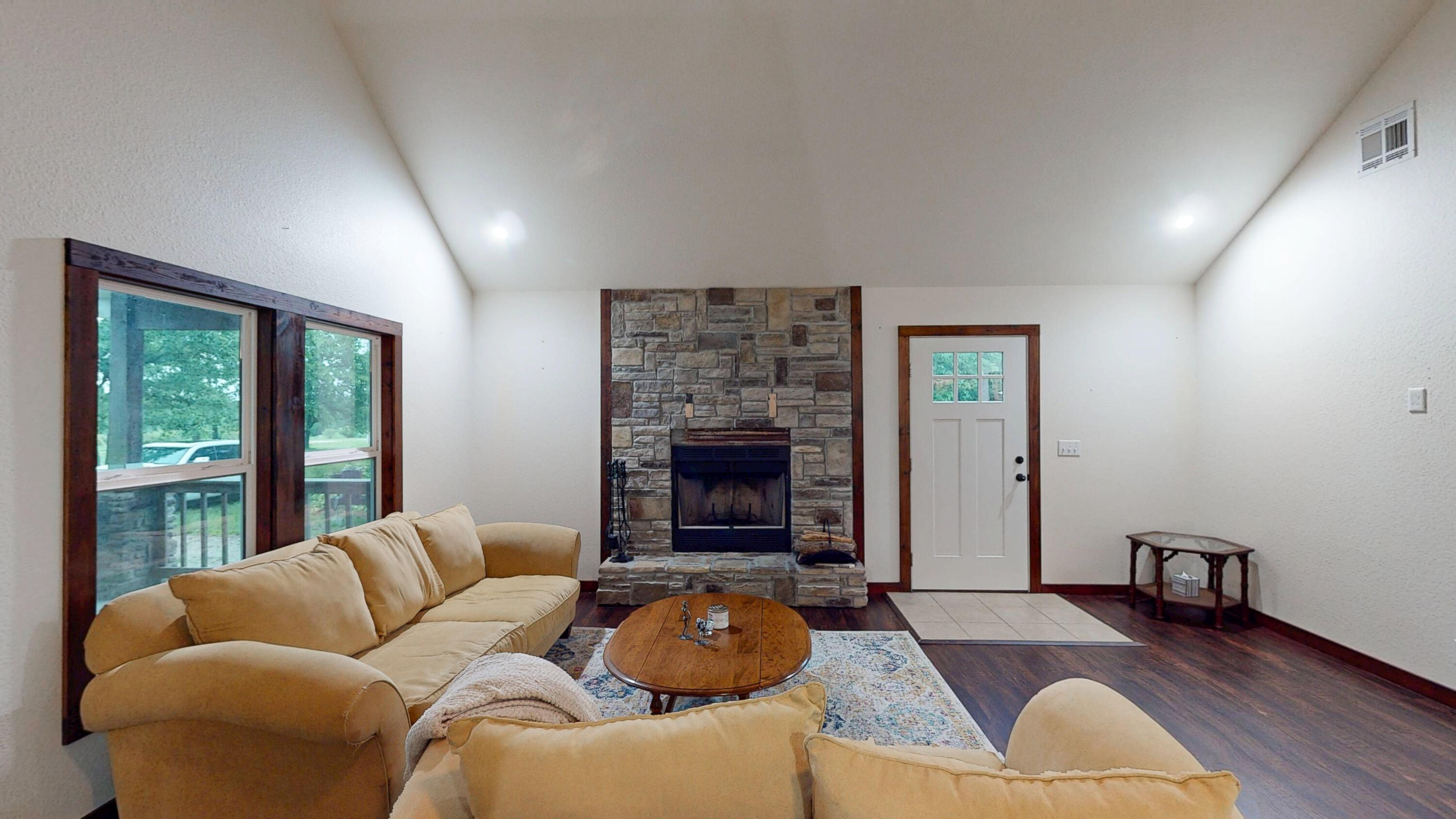 16944 Private Road 1086 Property Photo 5
