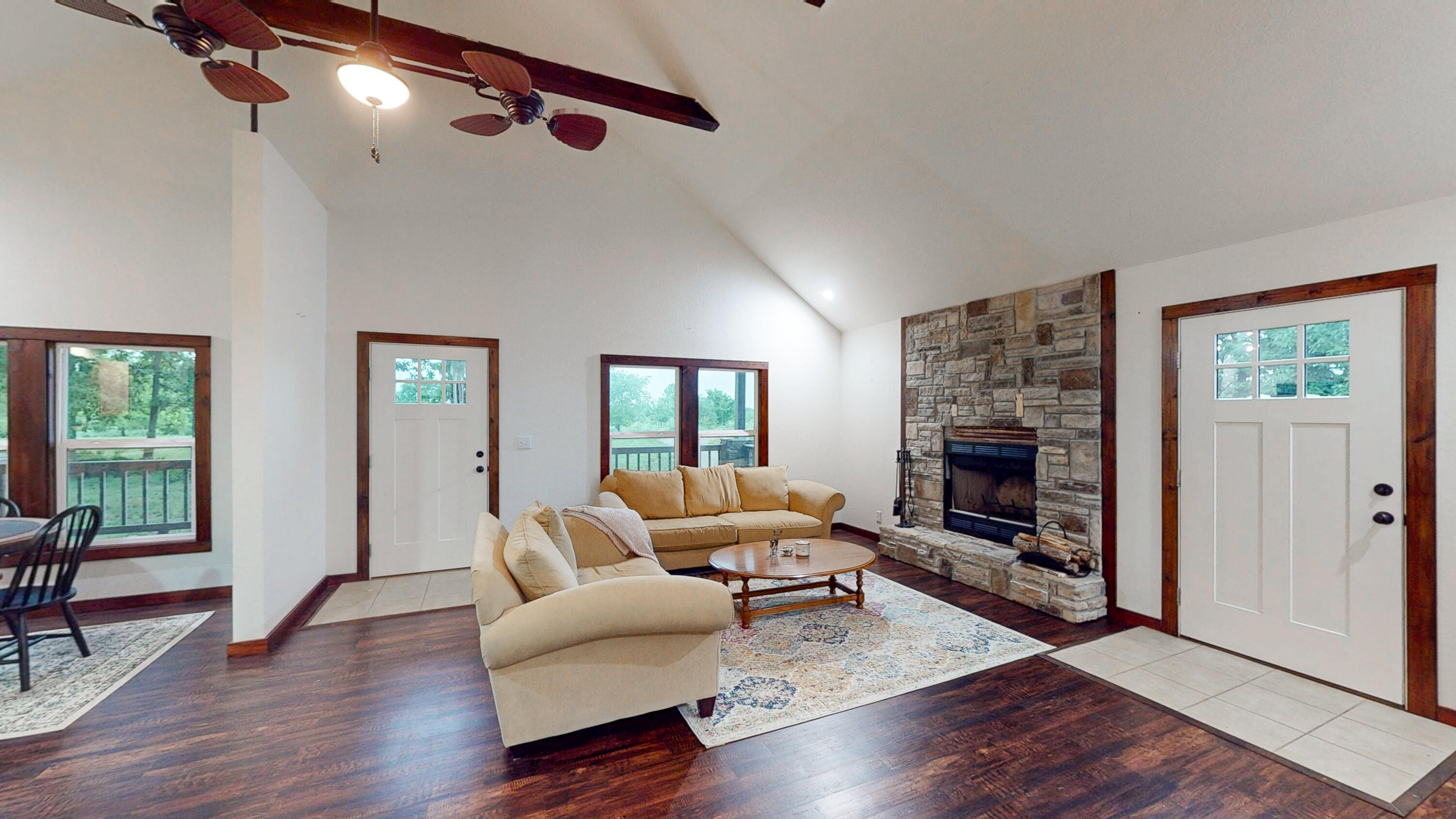 16944 Private Road 1086 Property Photo 6