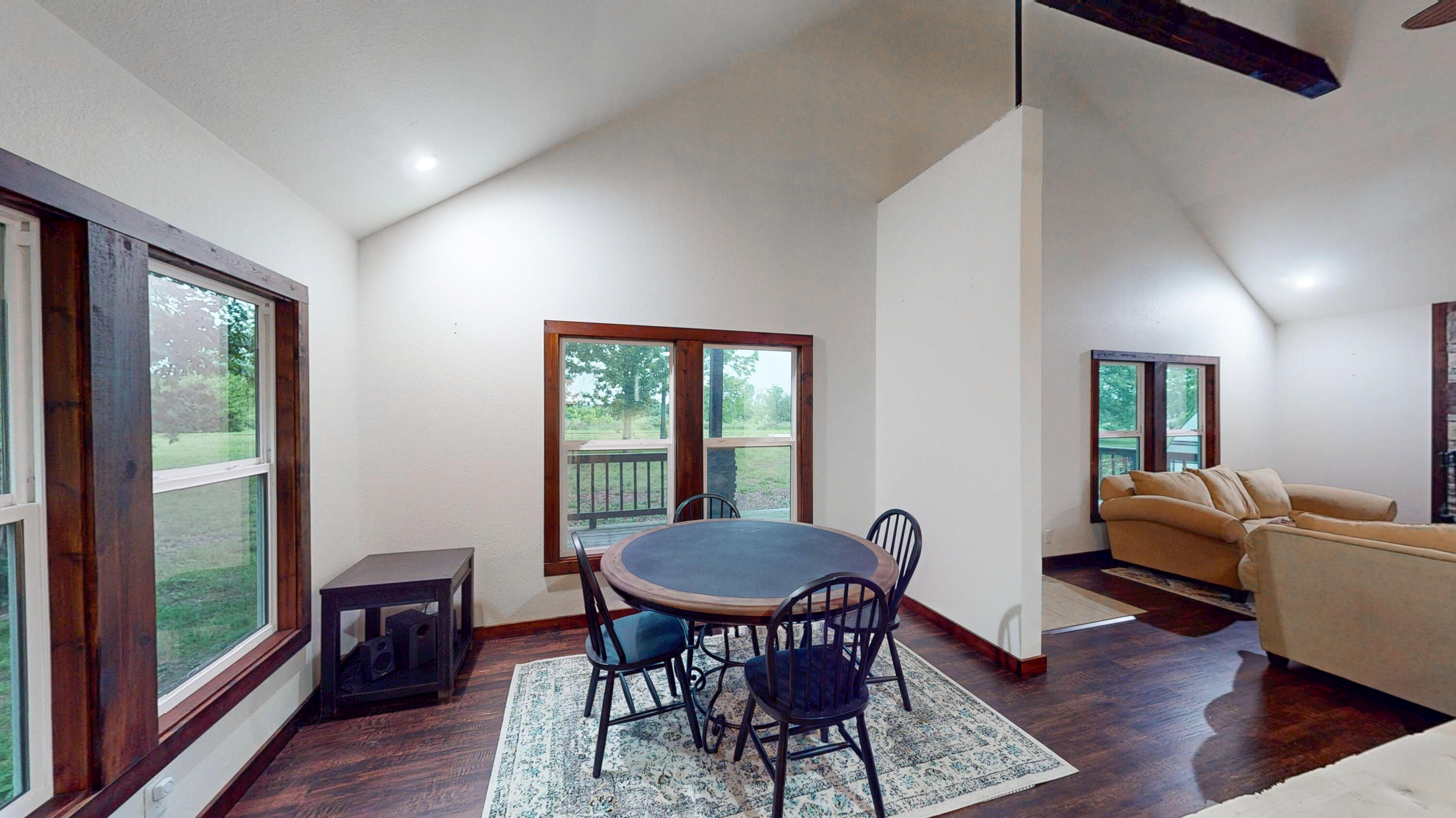 16944 Private Road 1086 Property Photo 11