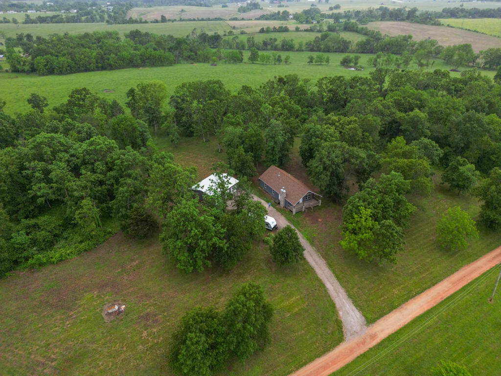 16944 Private Road 1086 Property Photo 31