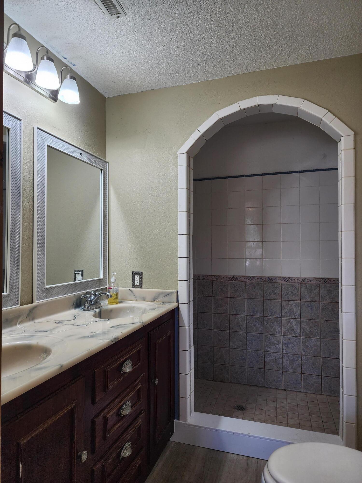 715 Lincoln St. Property Photo 7