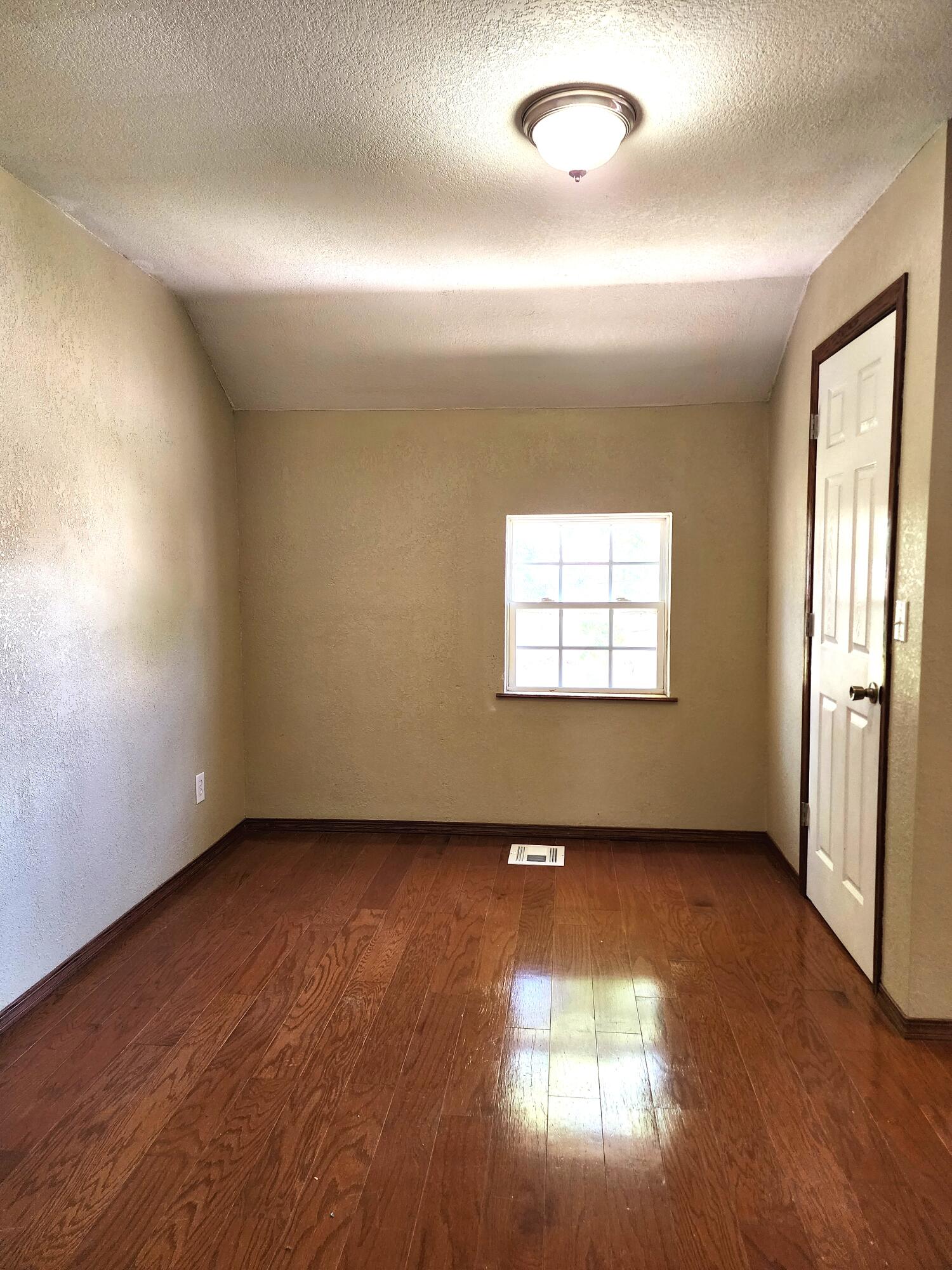 715 Lincoln St. Property Photo 10