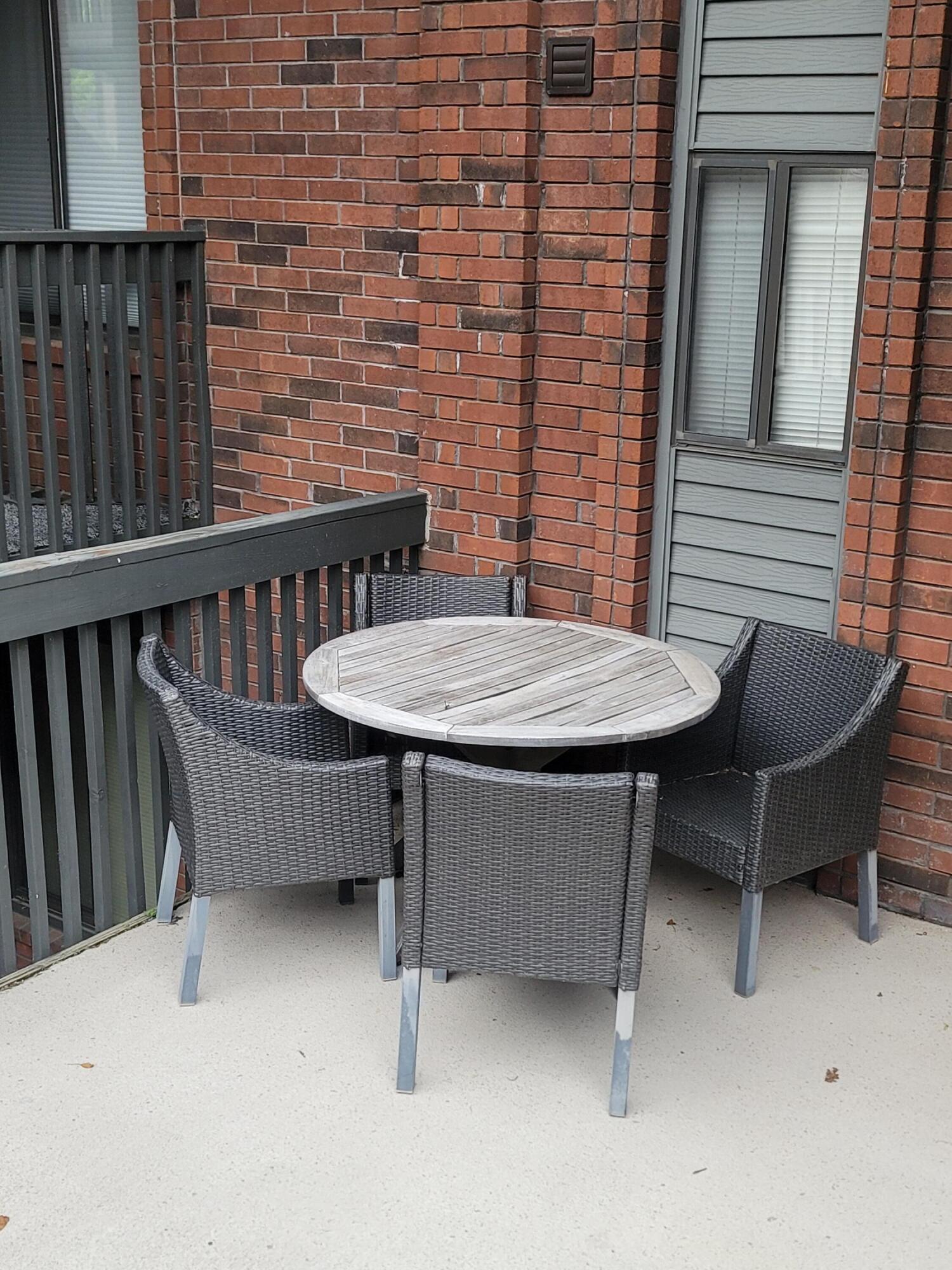 150 Sunken Forest Drive Property Photo 3