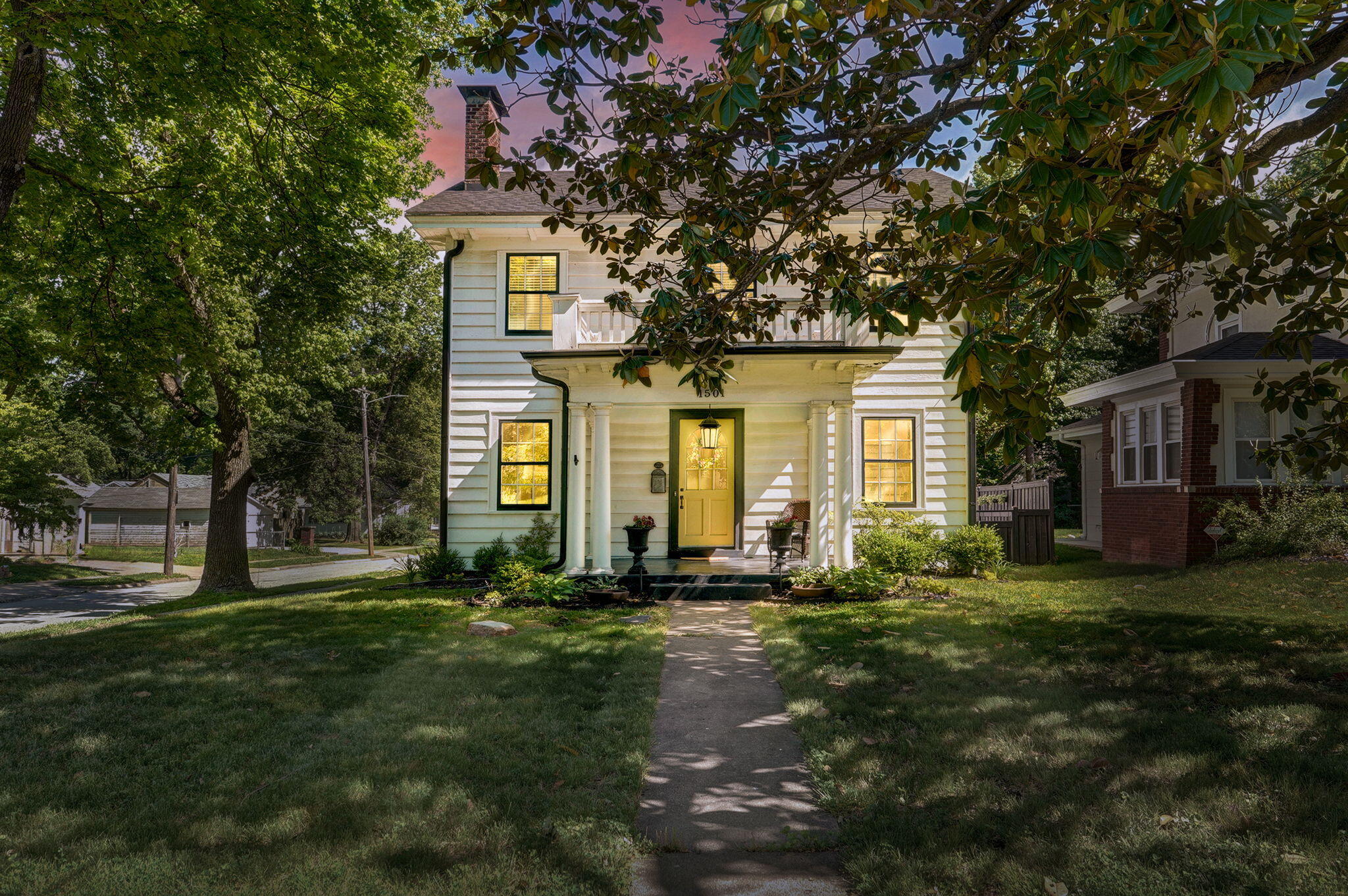 1501 East Walnut Street Property Photo 2
