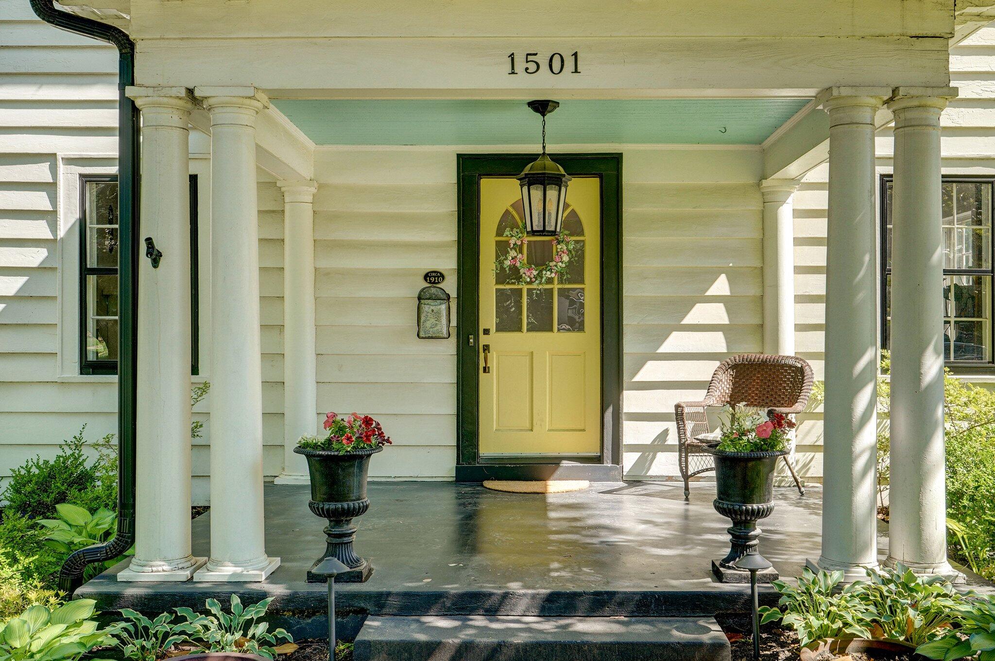1501 East Walnut Street Property Photo 5