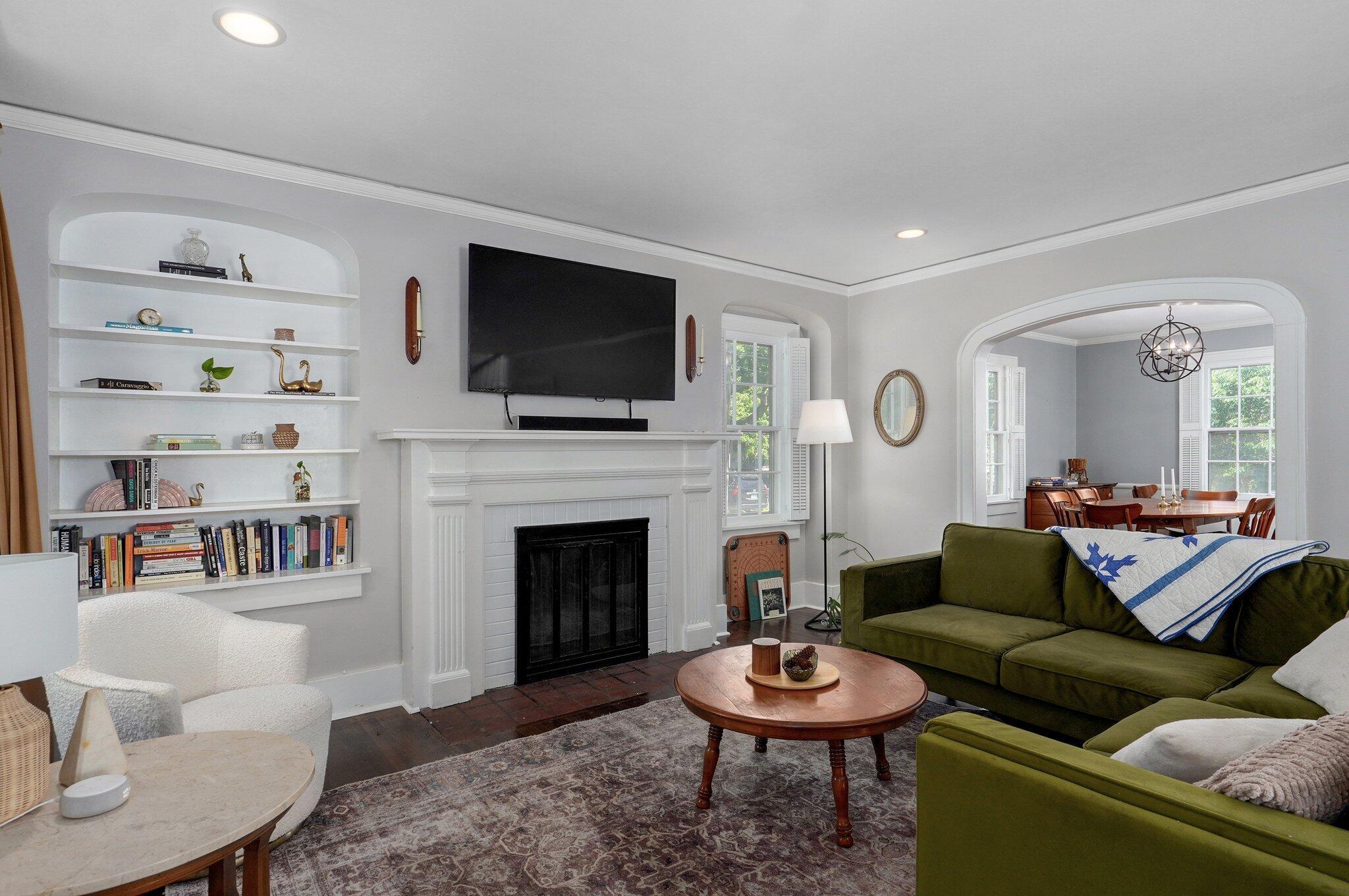 1501 East Walnut Street Property Photo 6