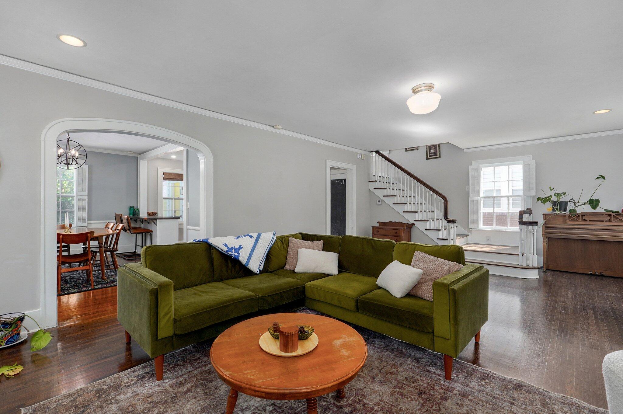 1501 East Walnut Street Property Photo 8