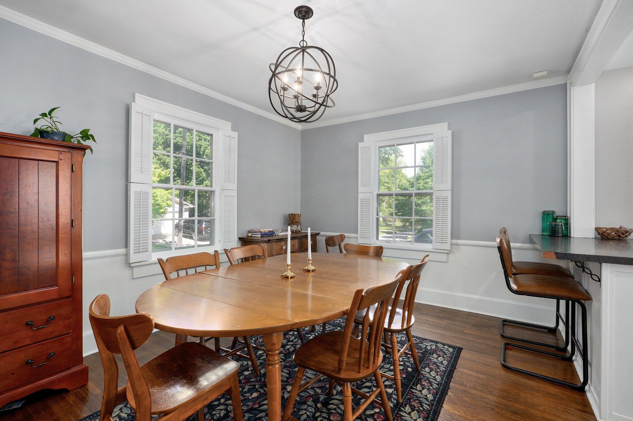 1501 East Walnut Street Property Photo 12