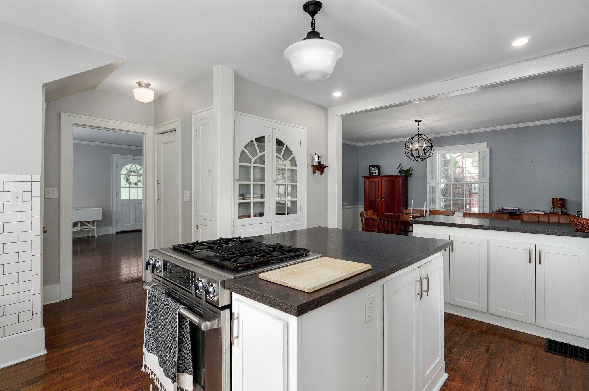 1501 East Walnut Street Property Photo 14