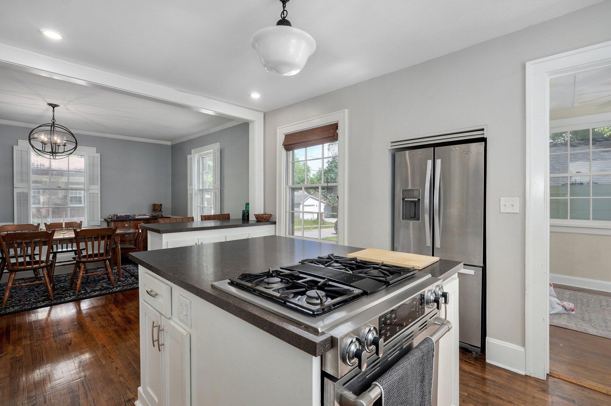 1501 East Walnut Street Property Photo 15