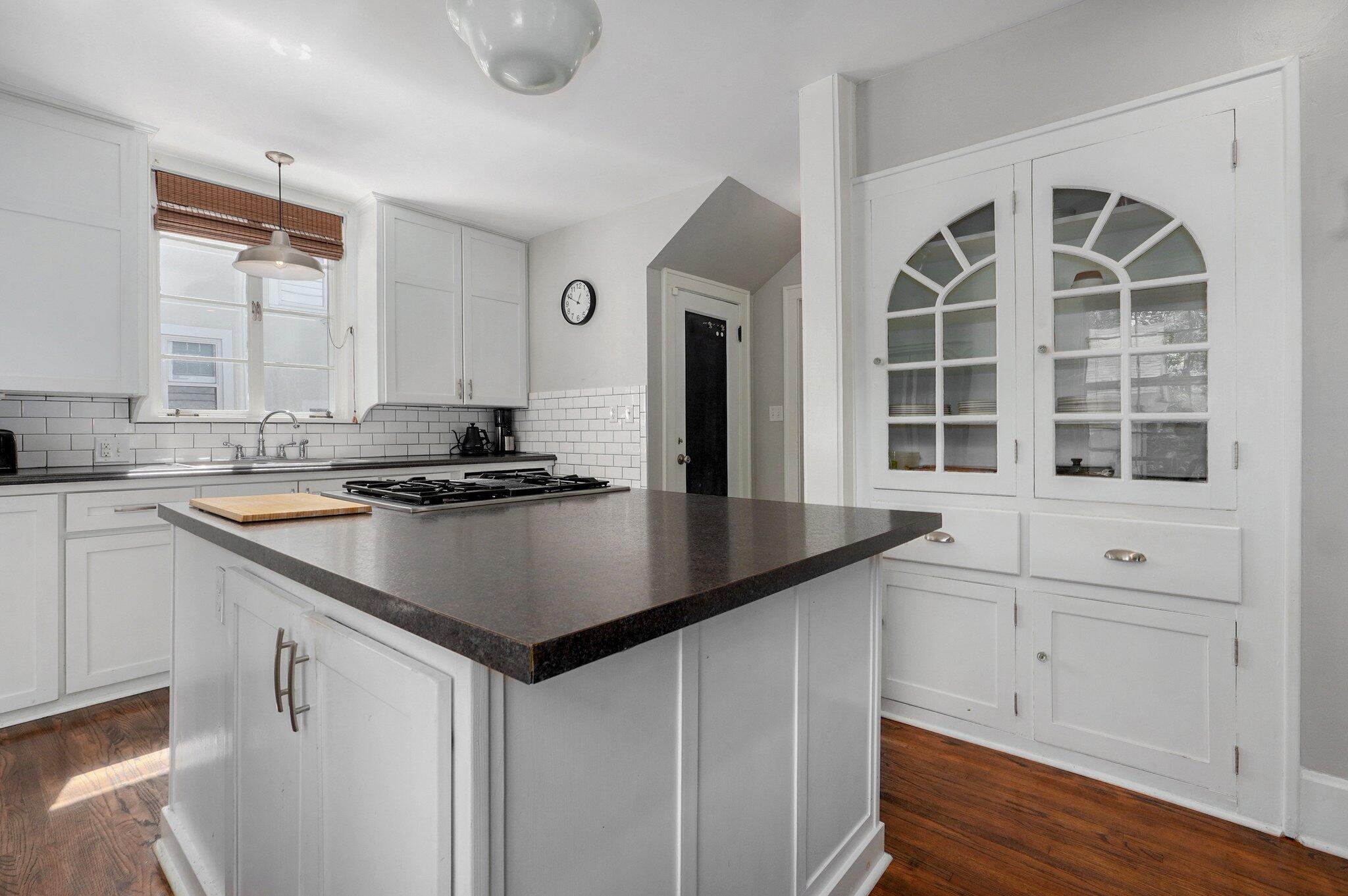 1501 East Walnut Street Property Photo 16