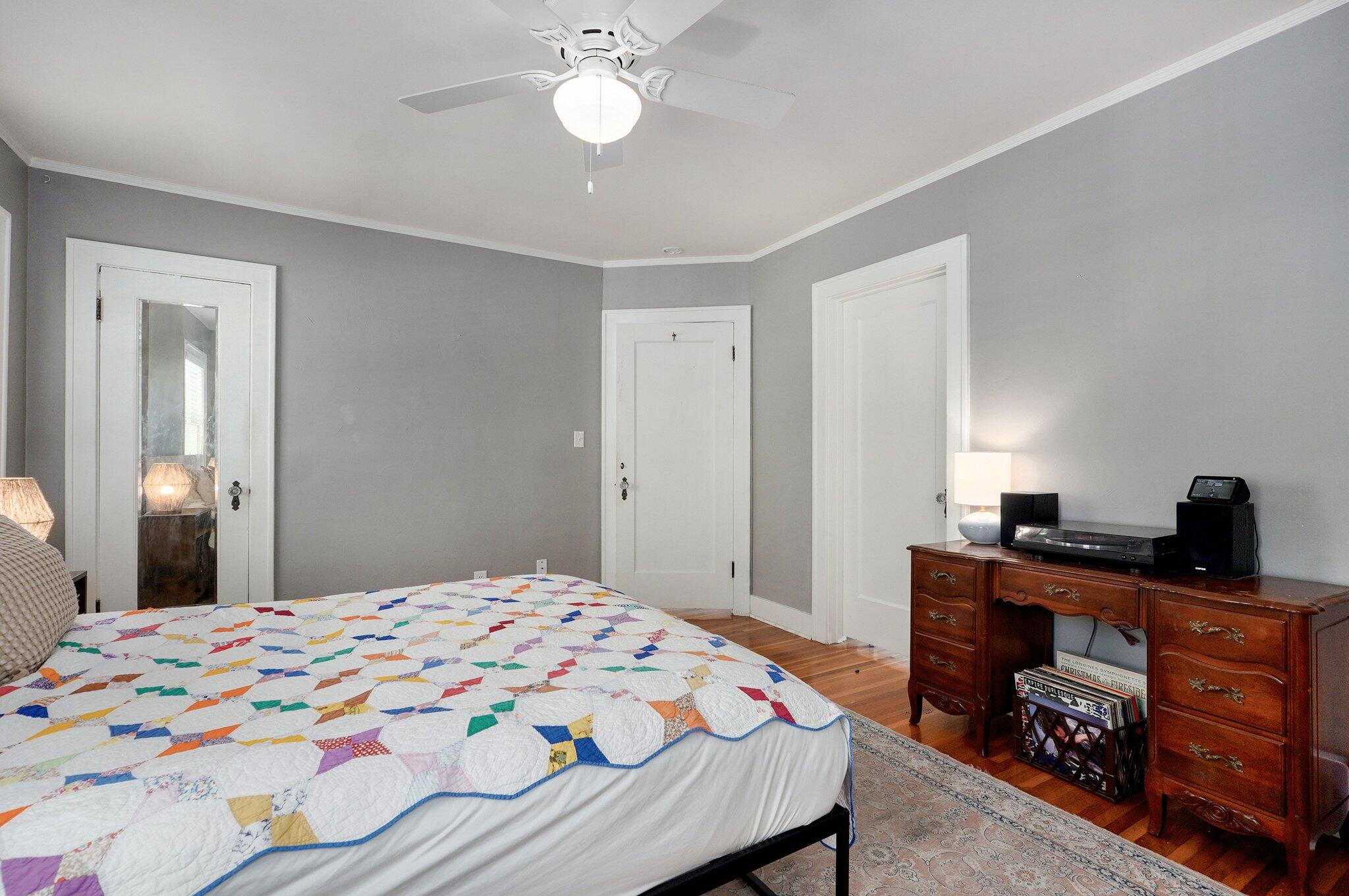 1501 East Walnut Street Property Photo 23