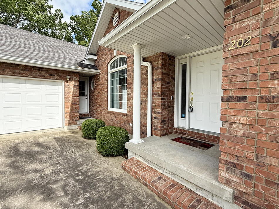 202 East Carman Road Property Photo 4