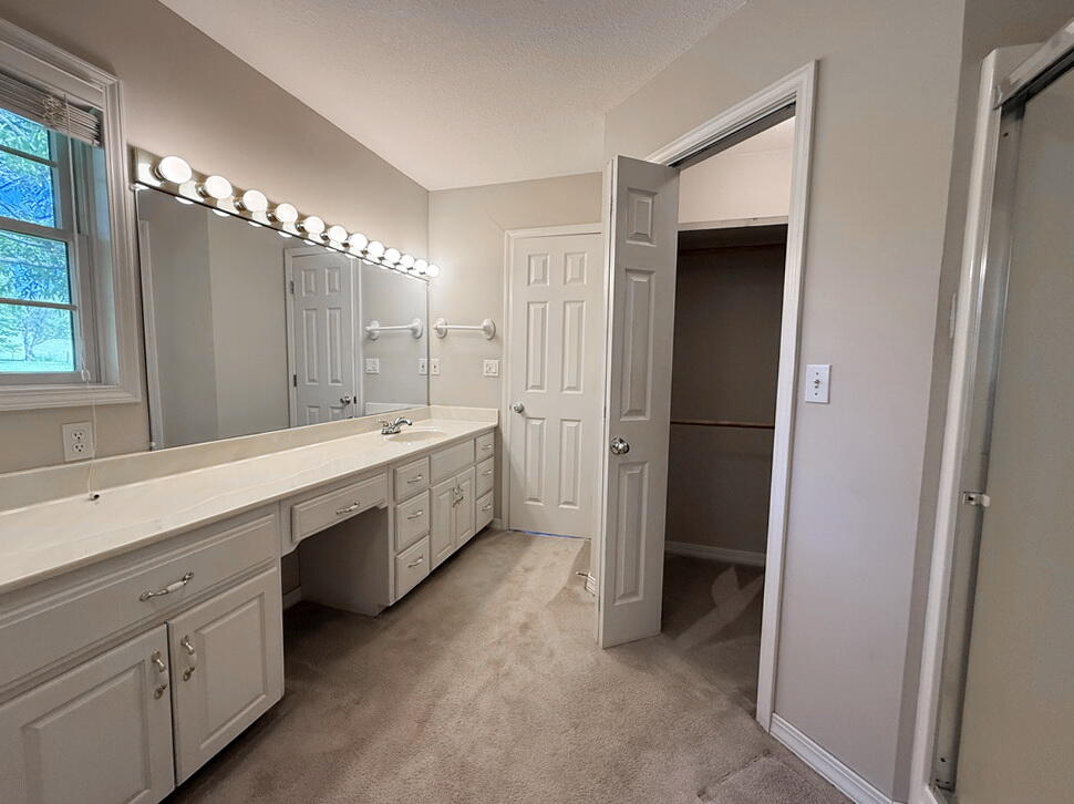202 East Carman Road Property Photo 22