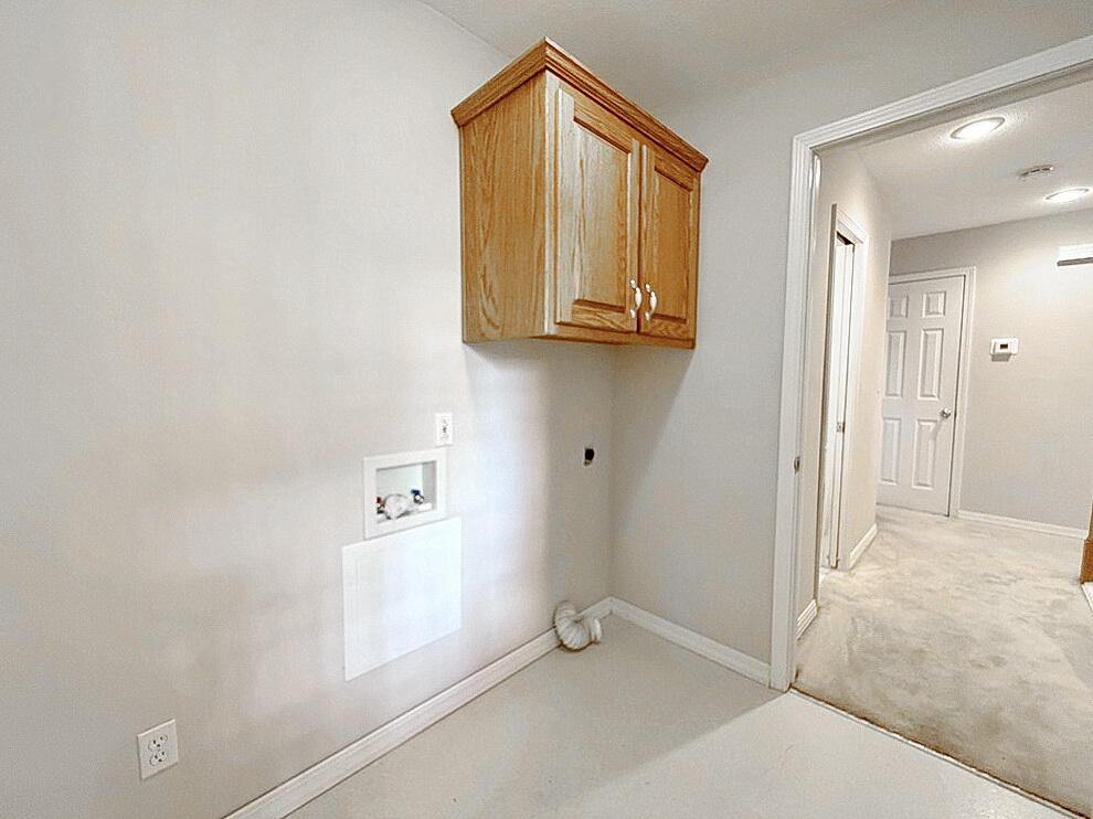 202 East Carman Road Property Photo 32