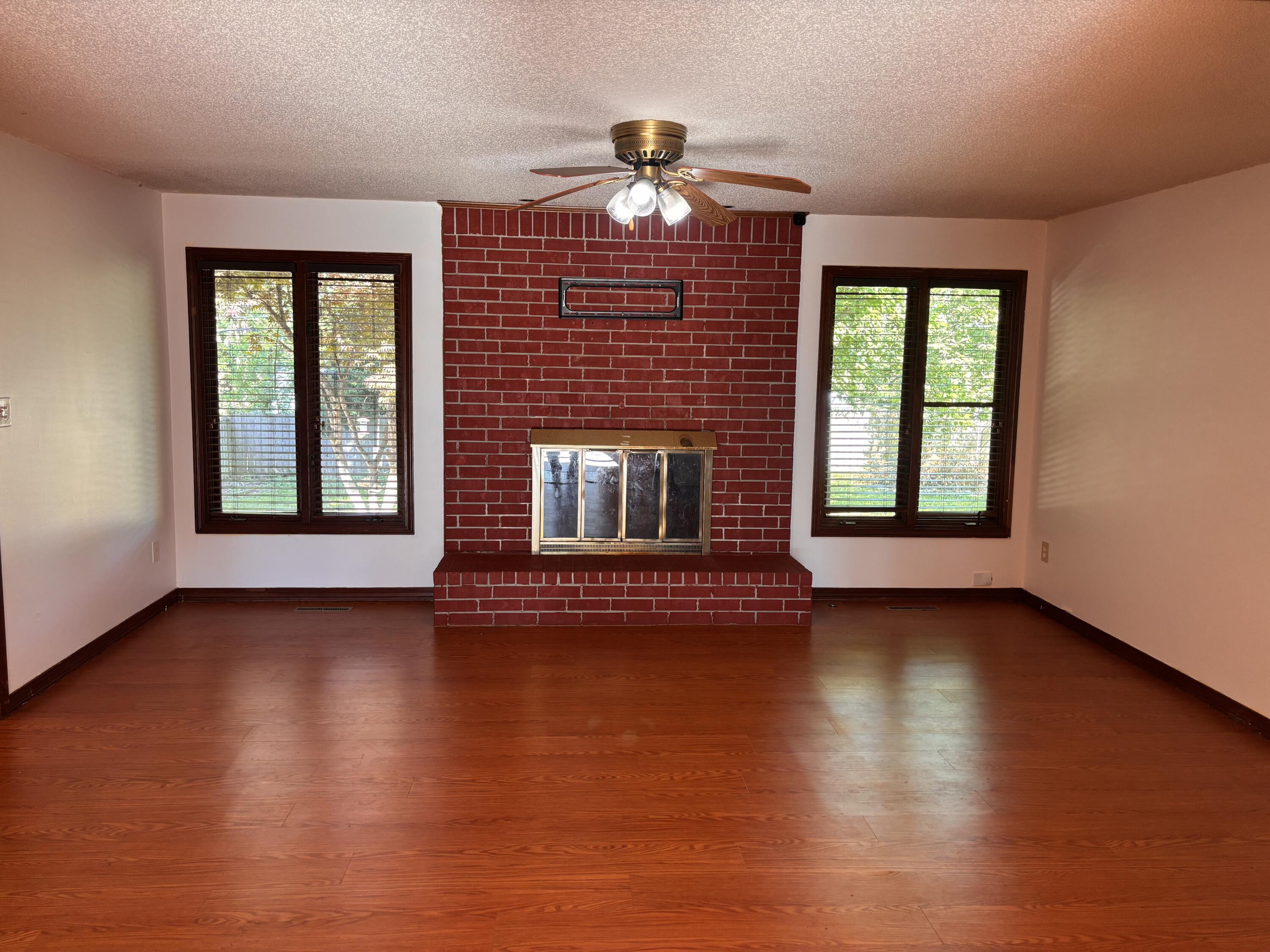 3055 South Oak Avenue Property Photo 6