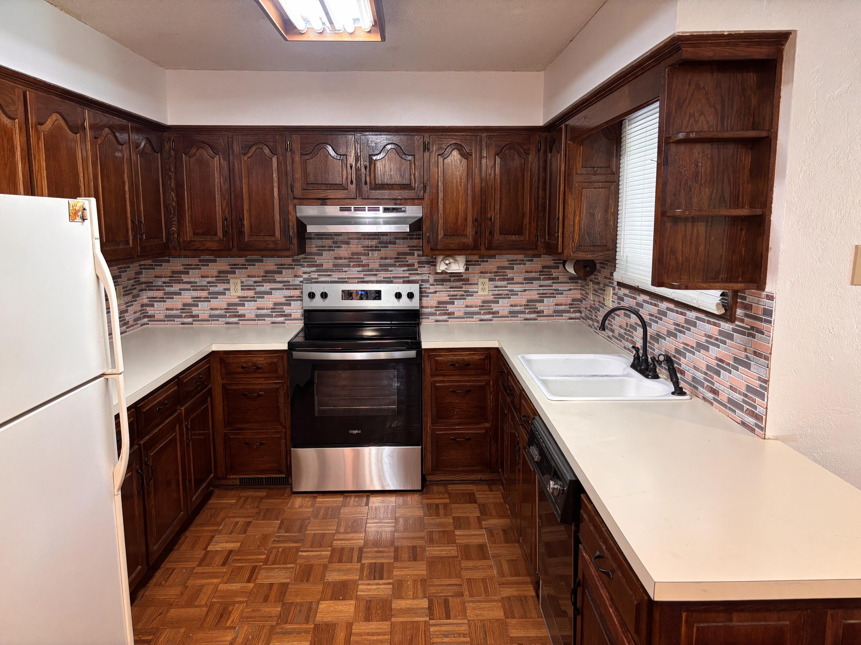 3055 South Oak Avenue Property Photo 10