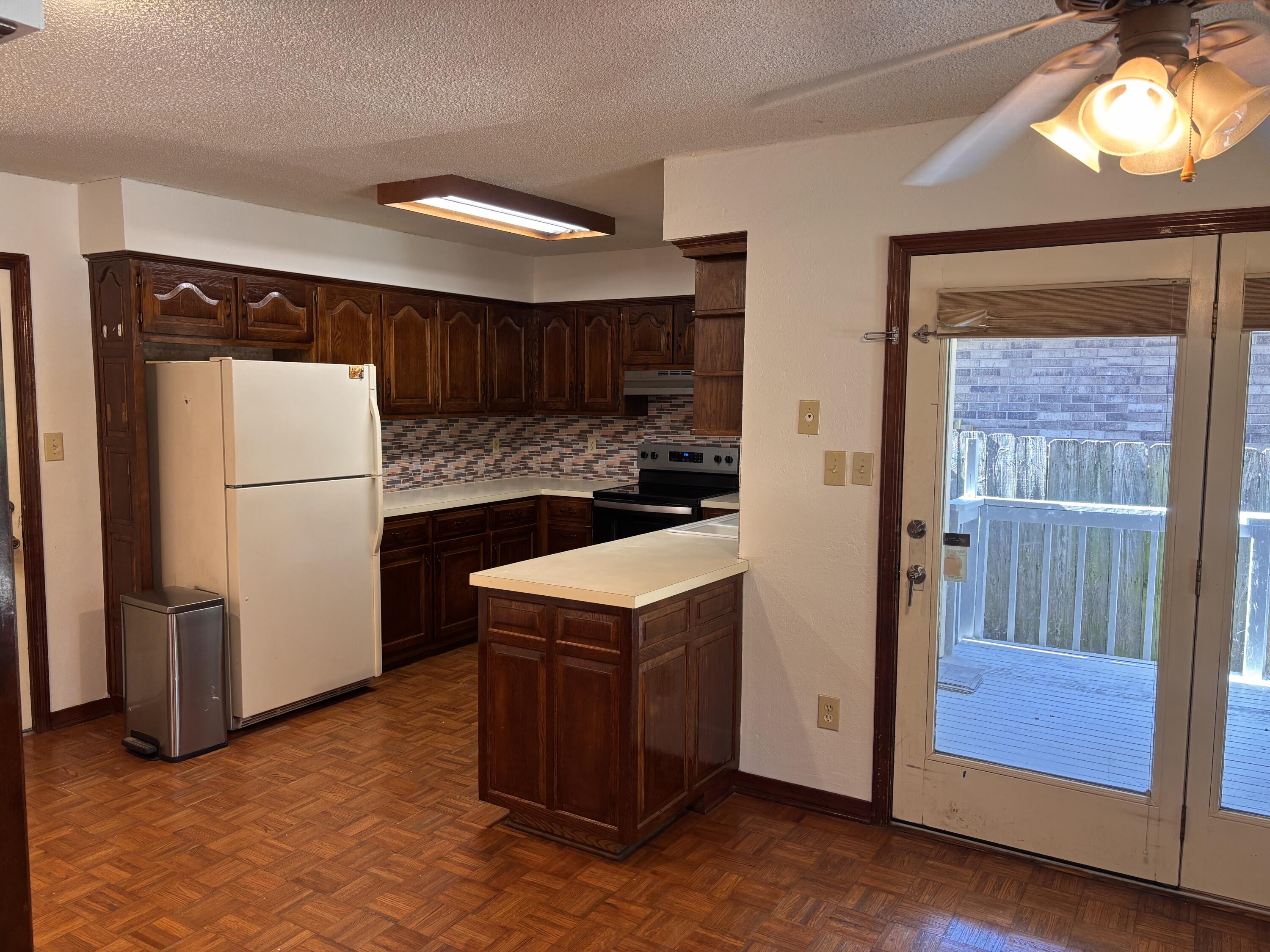 3055 South Oak Avenue Property Photo 11