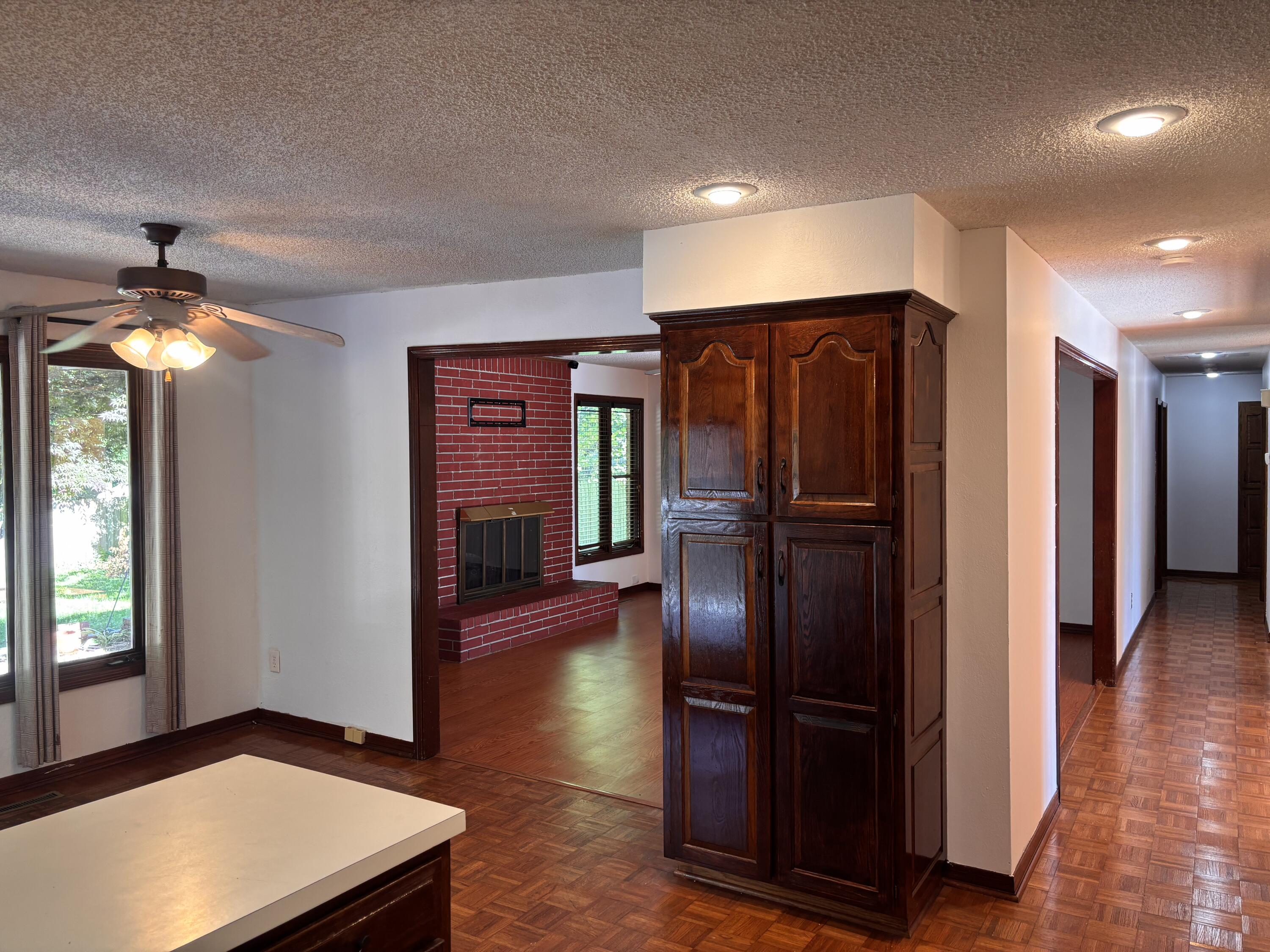 3055 South Oak Avenue Property Photo 12