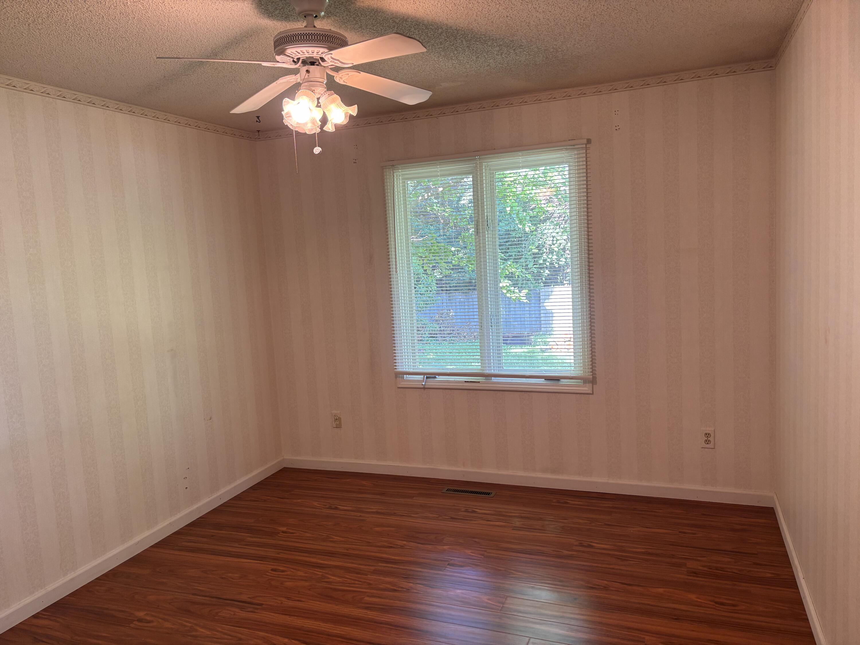 3055 South Oak Avenue Property Photo 13