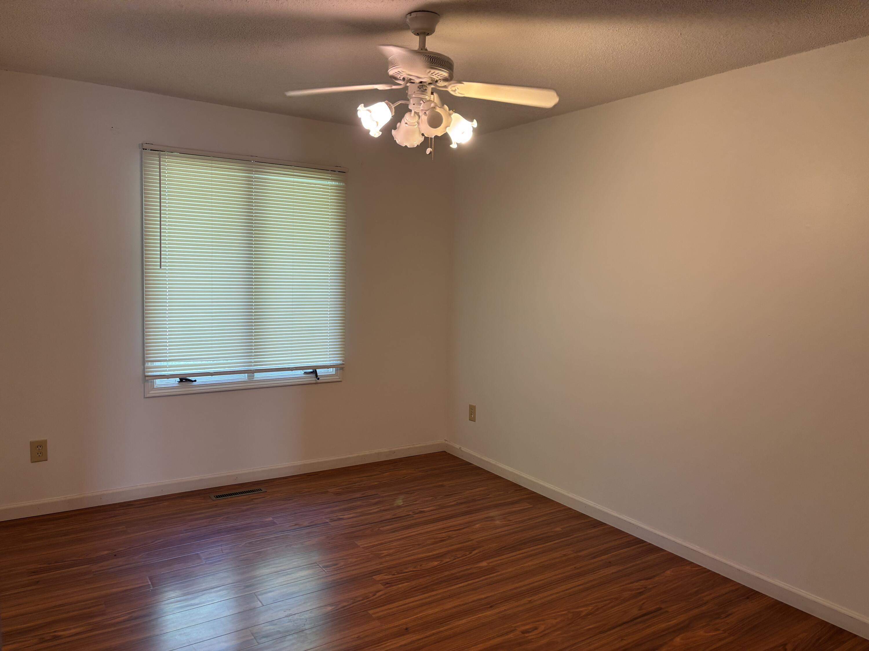 3055 South Oak Avenue Property Photo 15
