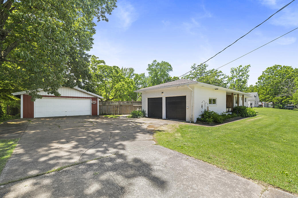 103 West Mockingbird Lane Property Photo 4