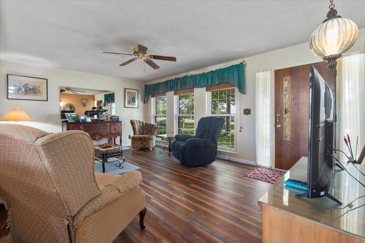 11755 Highway 137 Property Photo 7