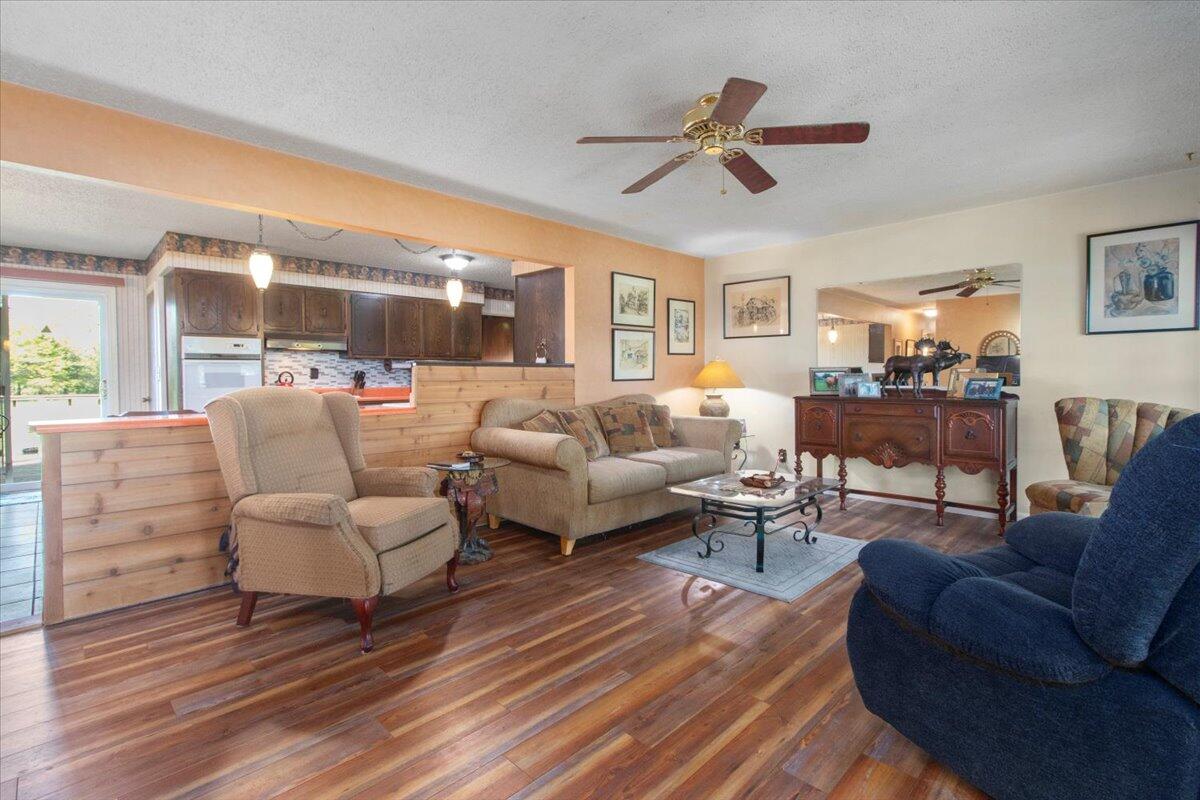 11755 Highway 137 Property Photo 8