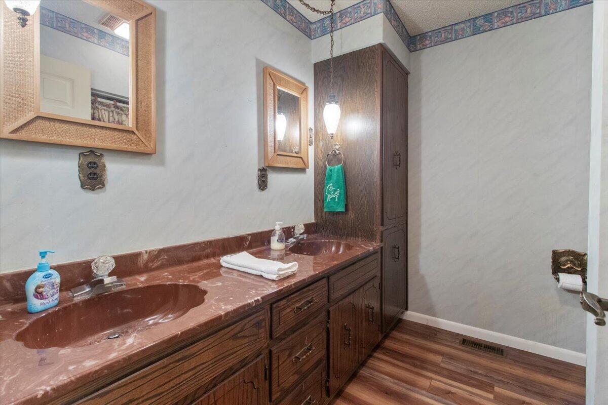 11755 Highway 137 Property Photo 15