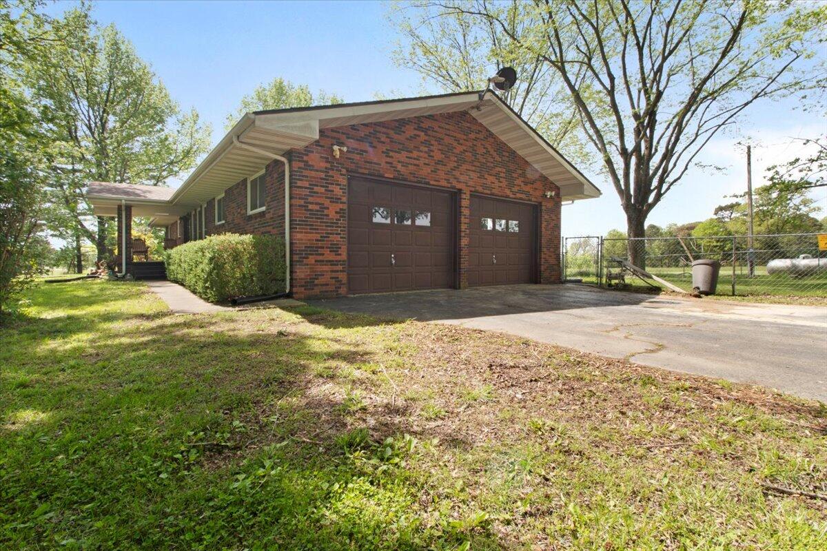 11755 Highway 137 Property Photo 36