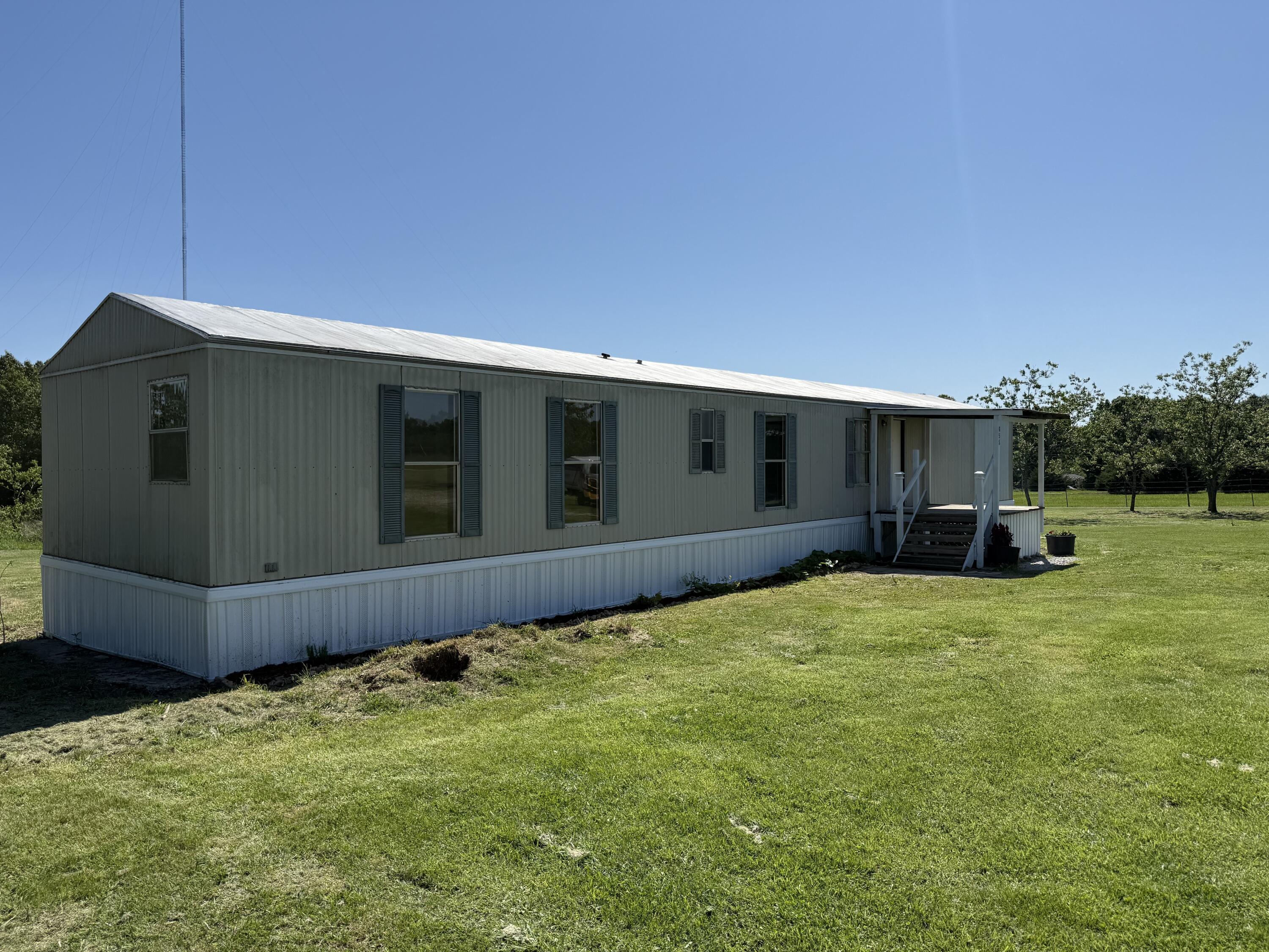 655 Hidden Pond Drive Property Photo 4