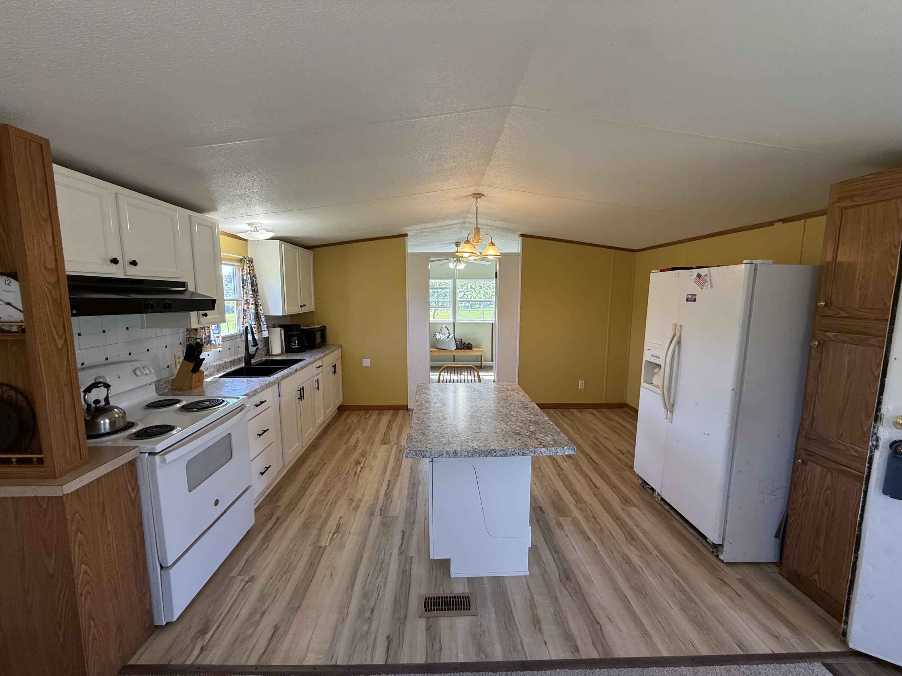 655 Hidden Pond Drive Property Photo 8