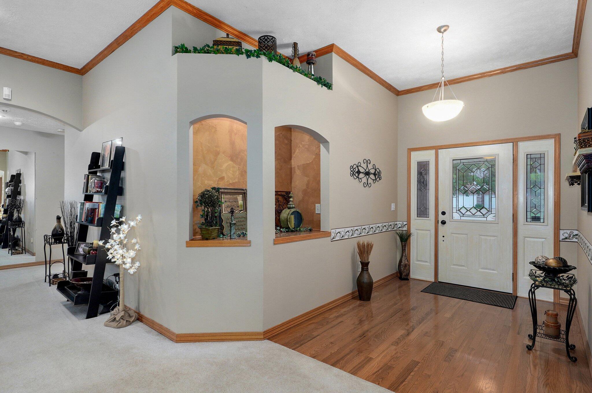 1010 East Lakewood Street Property Photo 4