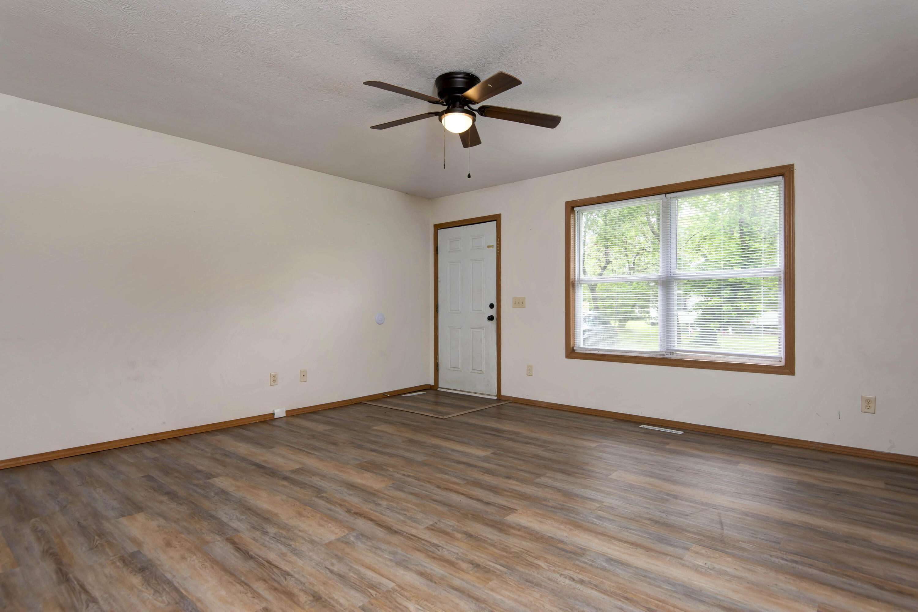 3243 West Lynn Street Property Photo 4
