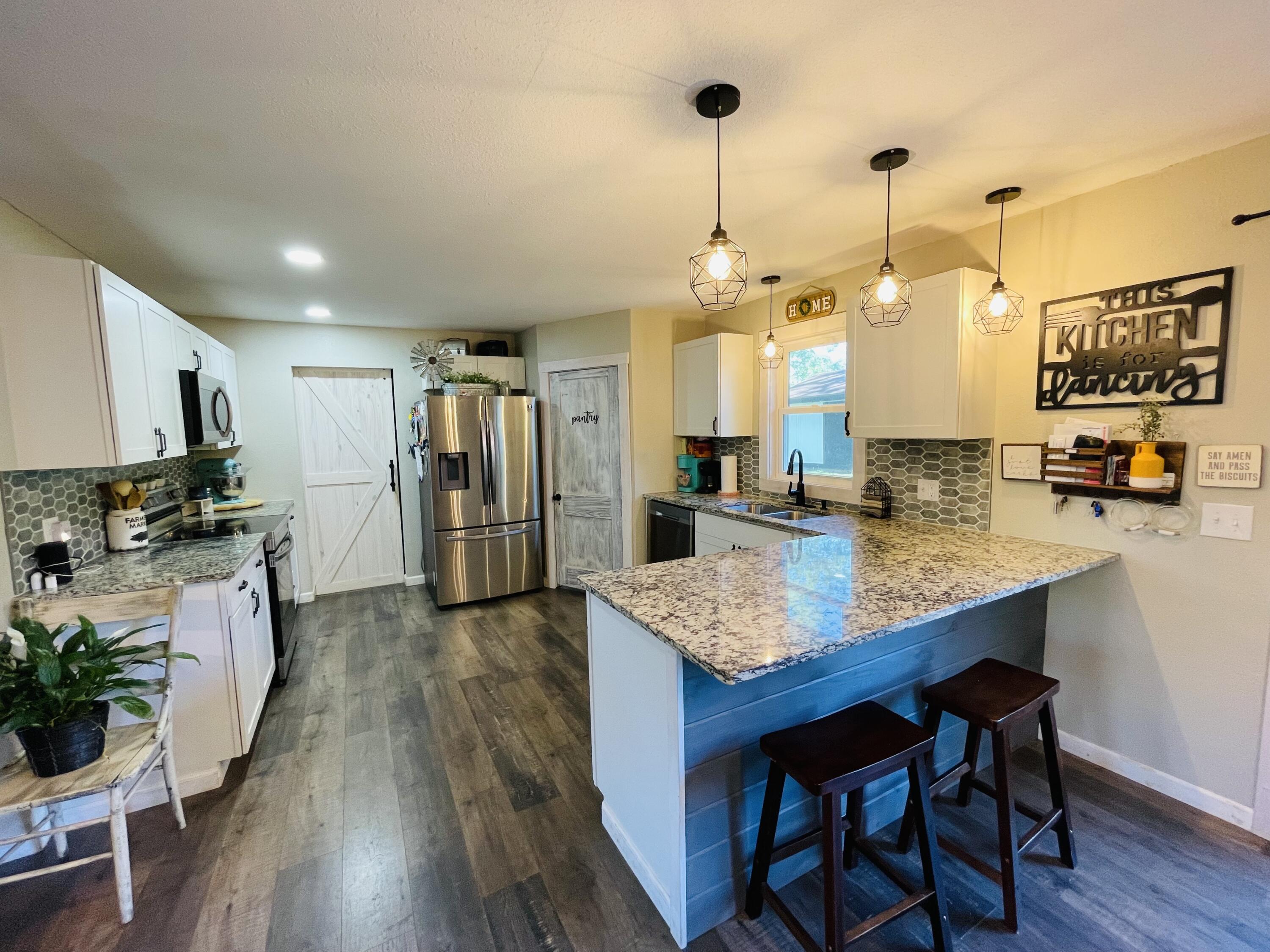 1705 Lakeview Drive Property Photo 4